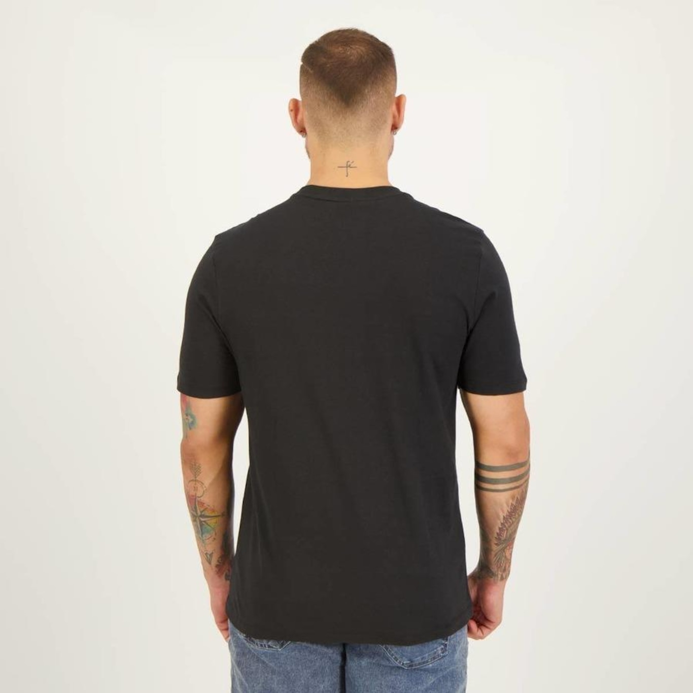 Camiseta Umbro Essential - Masculina - Foto 3