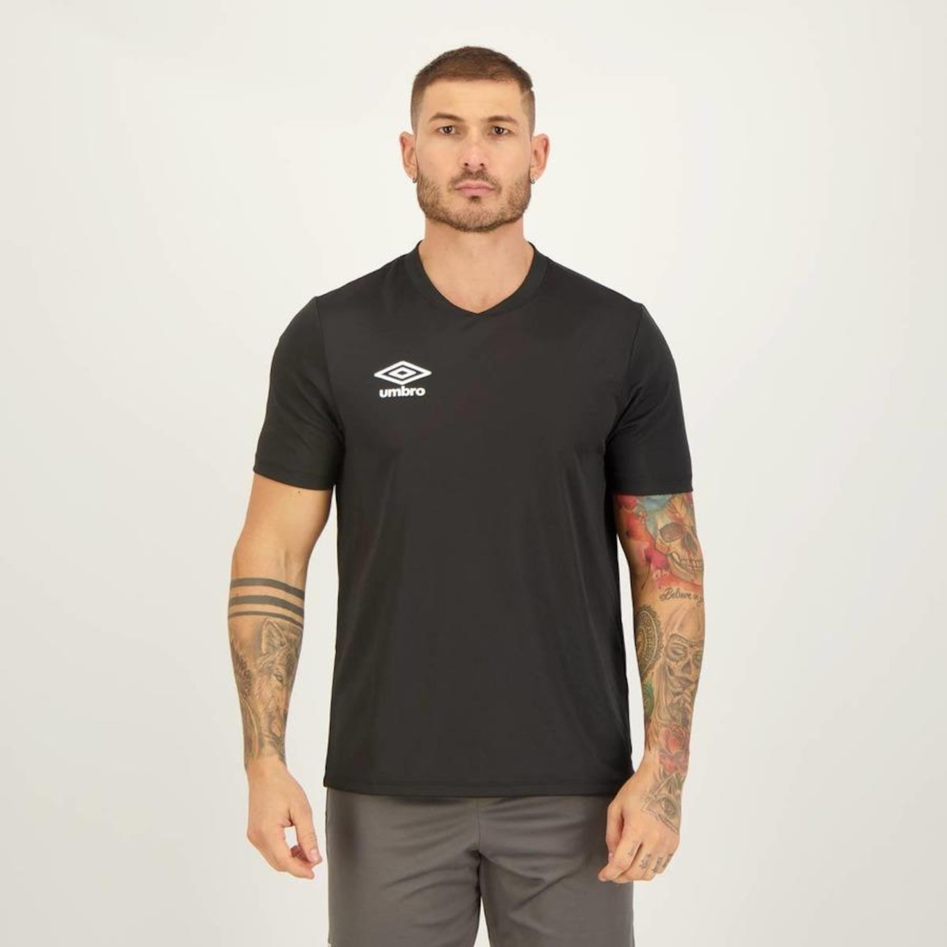 Camiseta Umbro Striker Premium - Masculina - Foto 1