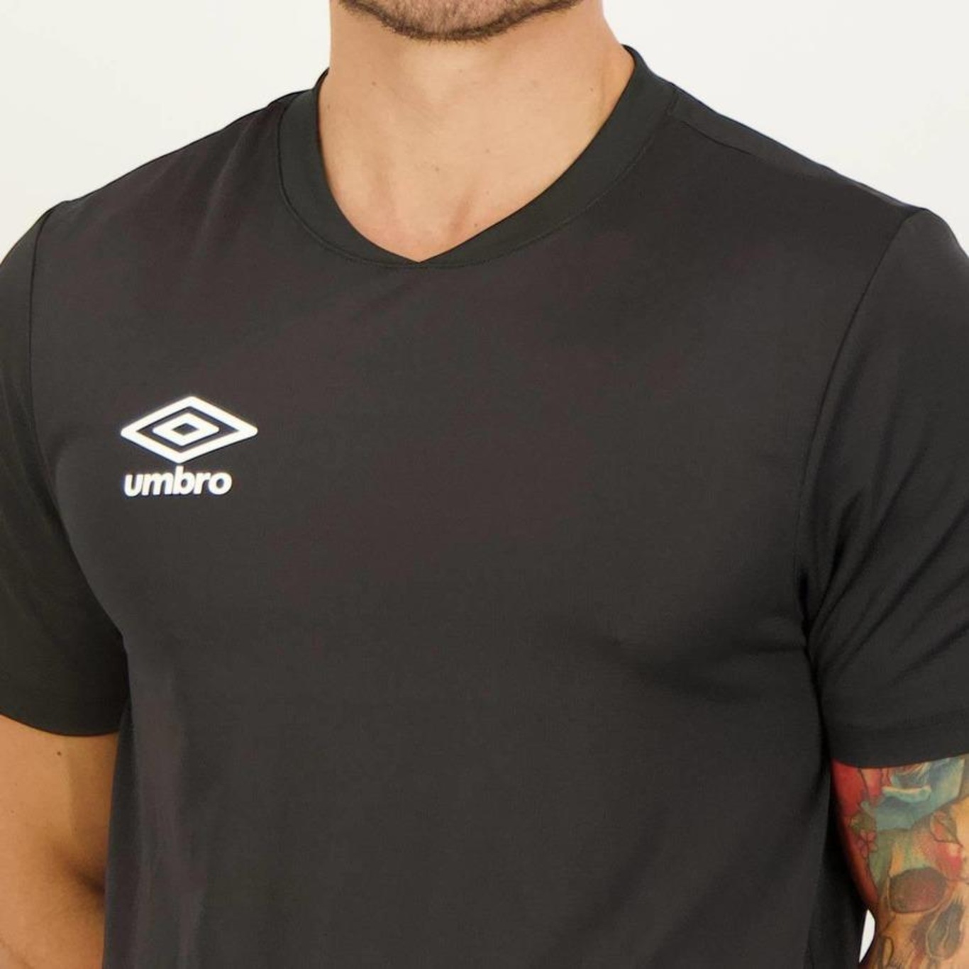 Camiseta Umbro Striker Premium - Masculina - Foto 4