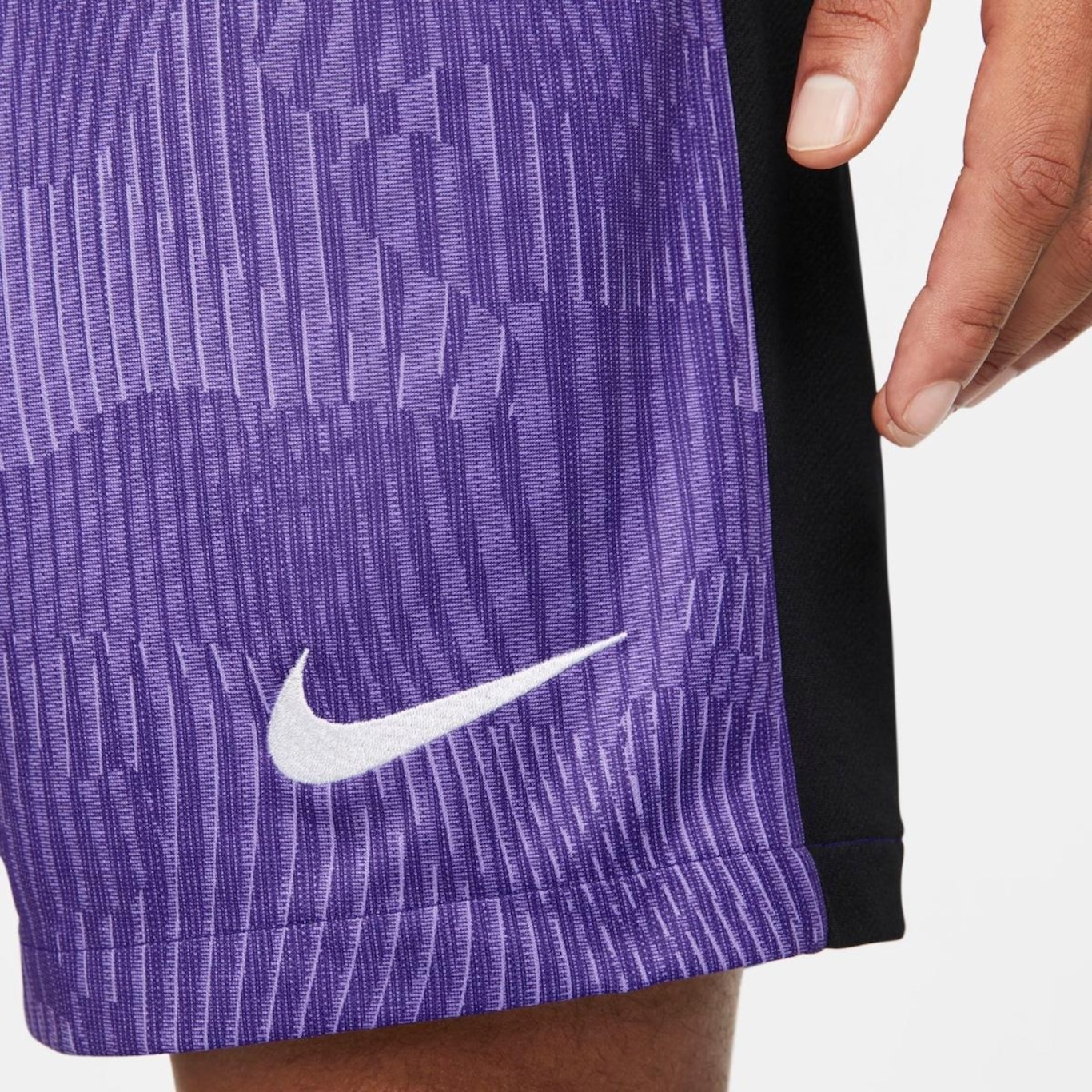 Shorts do Liverpool III 2023/24 Nike Torcedor Pro - Masculino - Foto 4