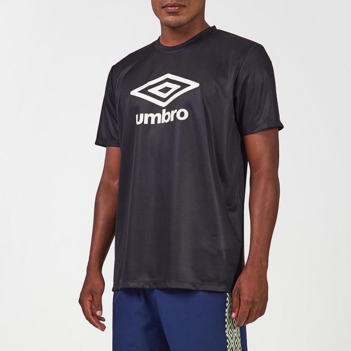 Camiseta Umbro Essential Diamond - Masculina - Foto 2