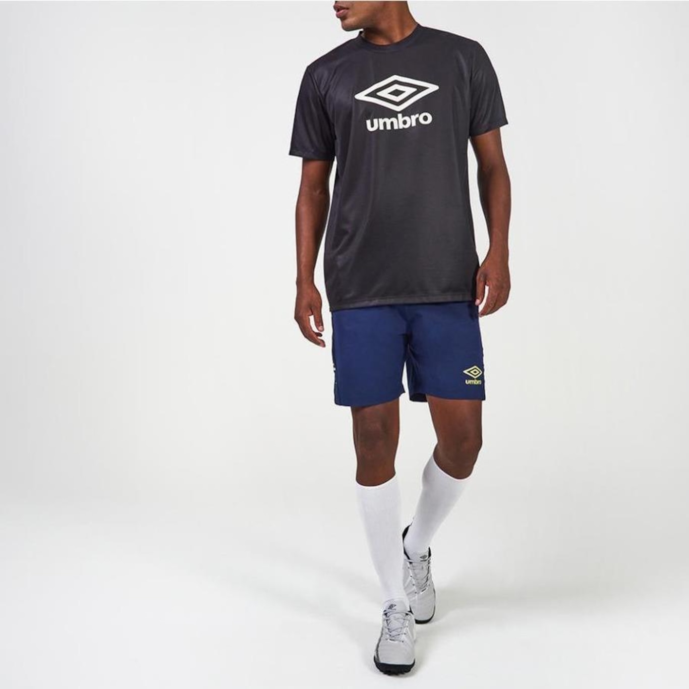 Camiseta Umbro Essential Diamond - Masculina - Foto 4