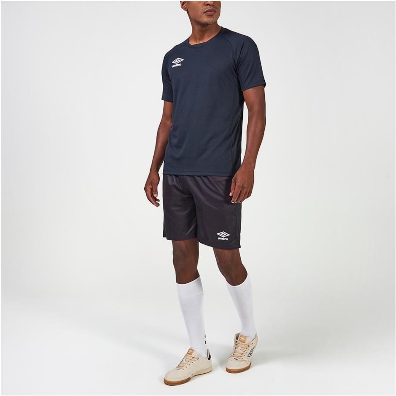 Camiseta Umbro Line - Masculina - Foto 4