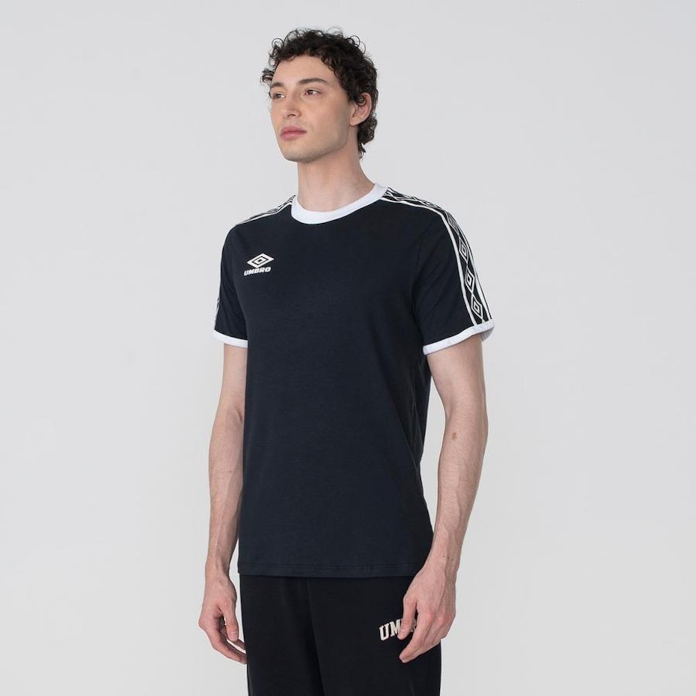 Camiseta Umbro Manga Curta Traditional Club - Masculina - Foto 2