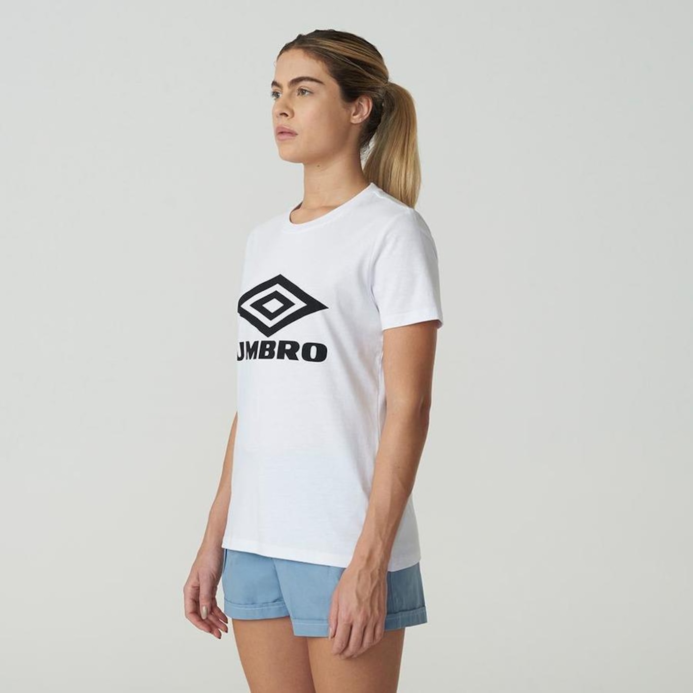 Camiseta Umbro Large Logo Duo - Feminina - Foto 2