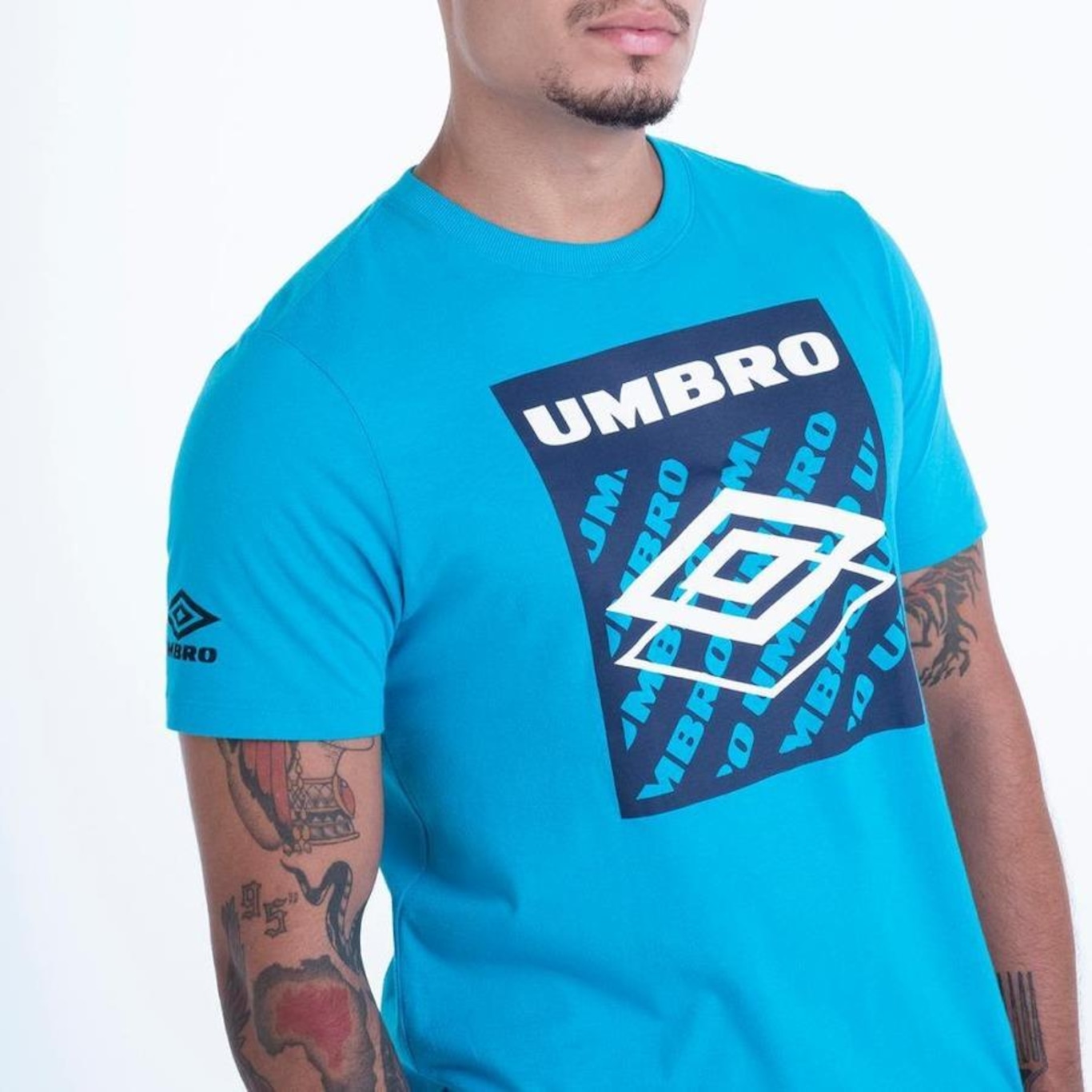 Camiseta Umbro Authentic Club - Masculina - Foto 4