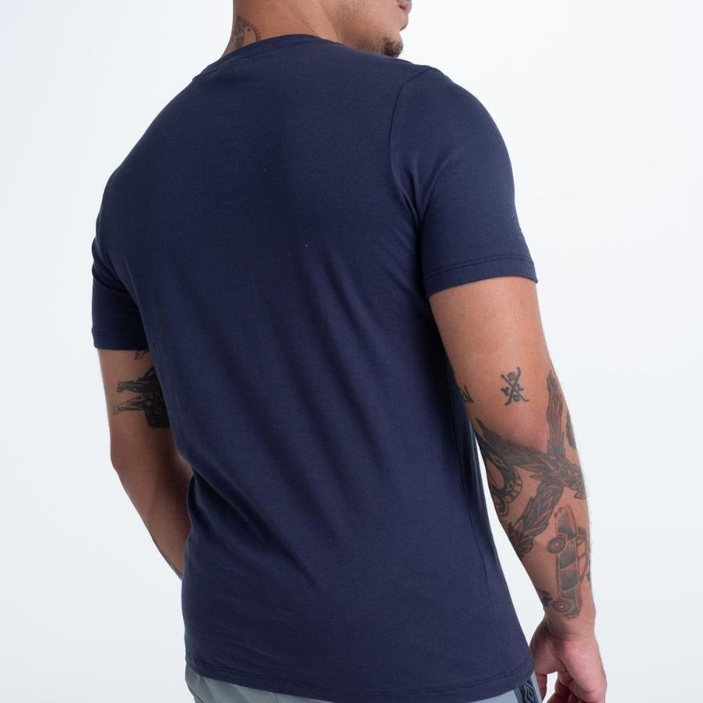 Camiseta Umbro College Piece - Masculina - Foto 2