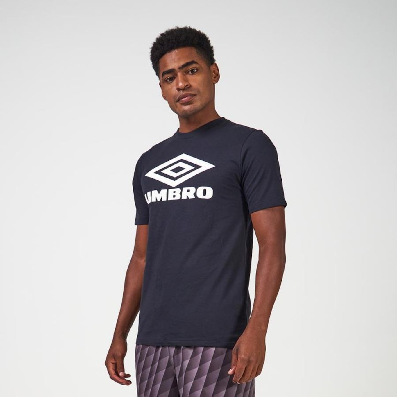 Camiseta Umbro Large Logo Duo - Masculina - Foto 2