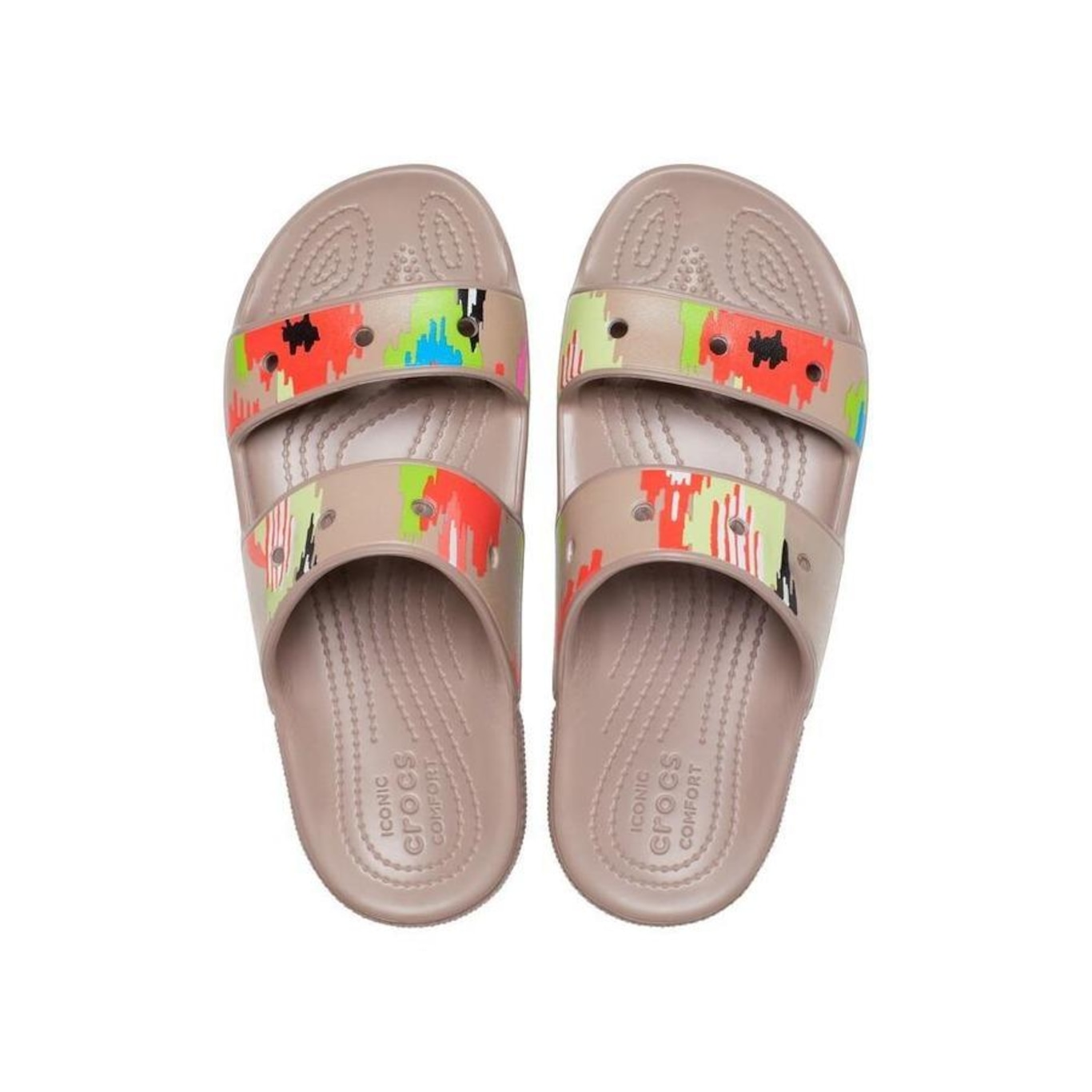 Sandália Crocs Classic Ikat Sandal - Unissex - Foto 5