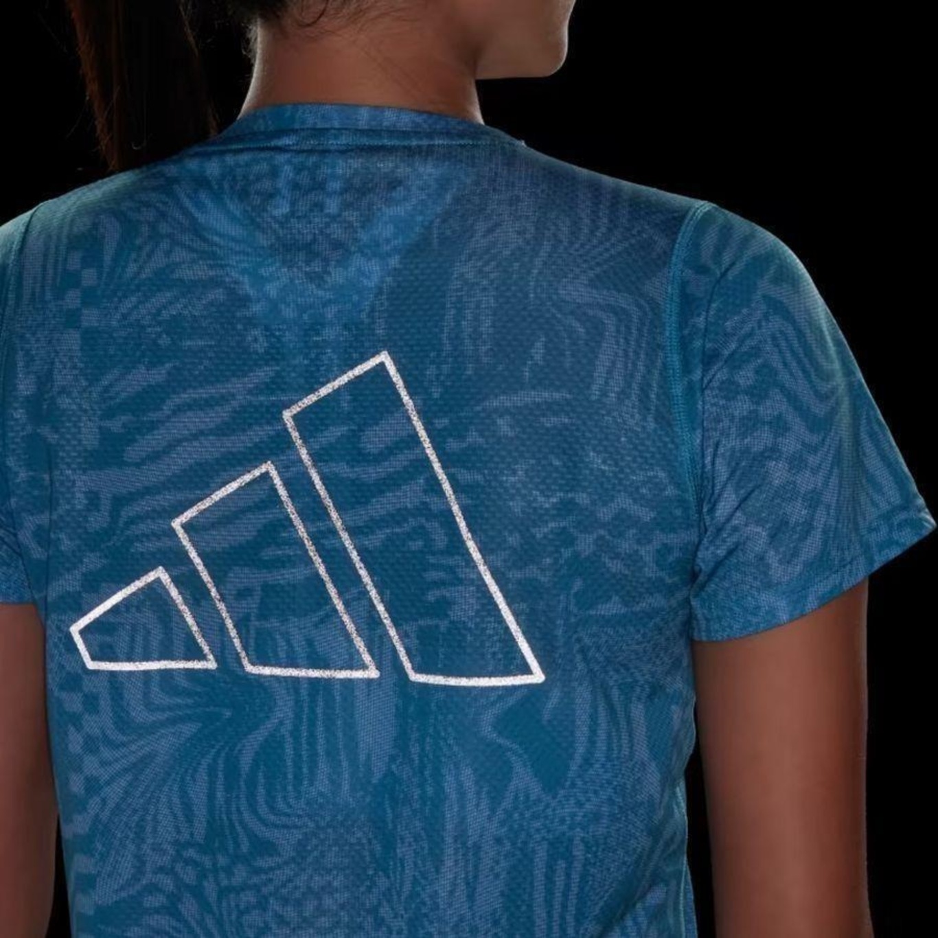 Camiseta adidas Estampada Run Icons 3 Bar - Feminina - Foto 4