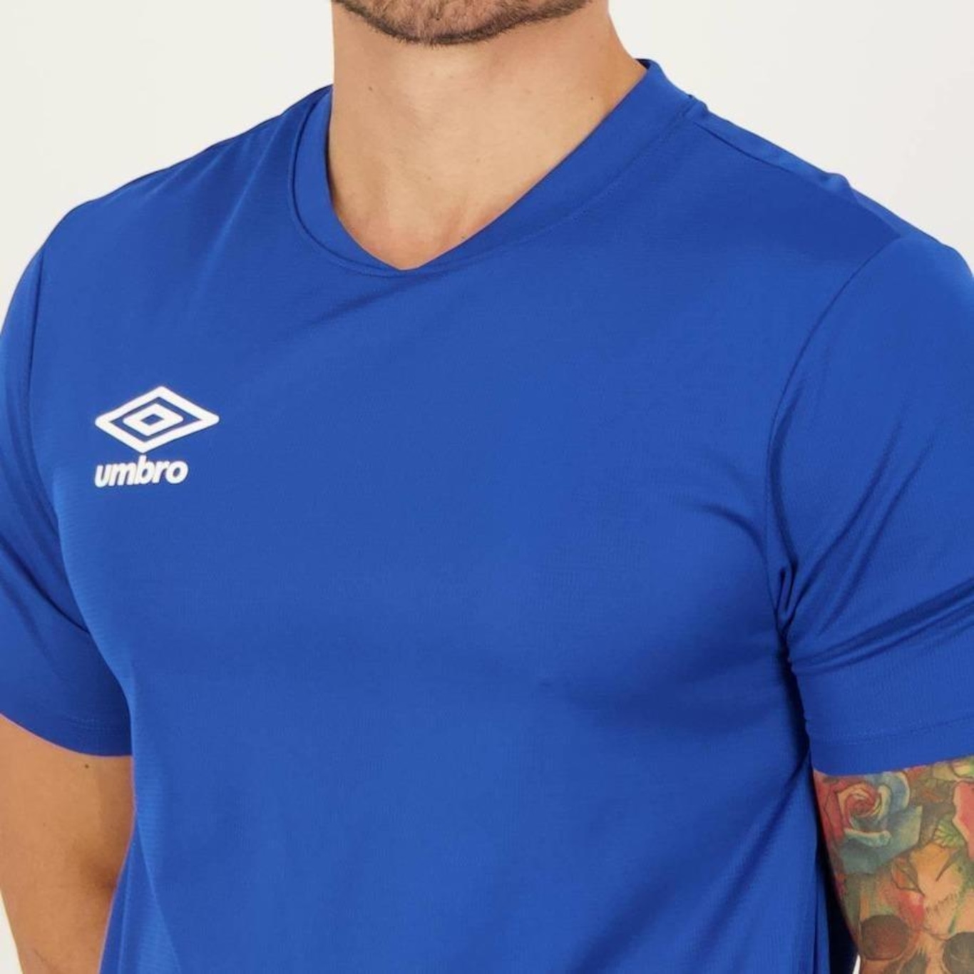 Camiseta Umbro Striker Premium - Masculina - Foto 2