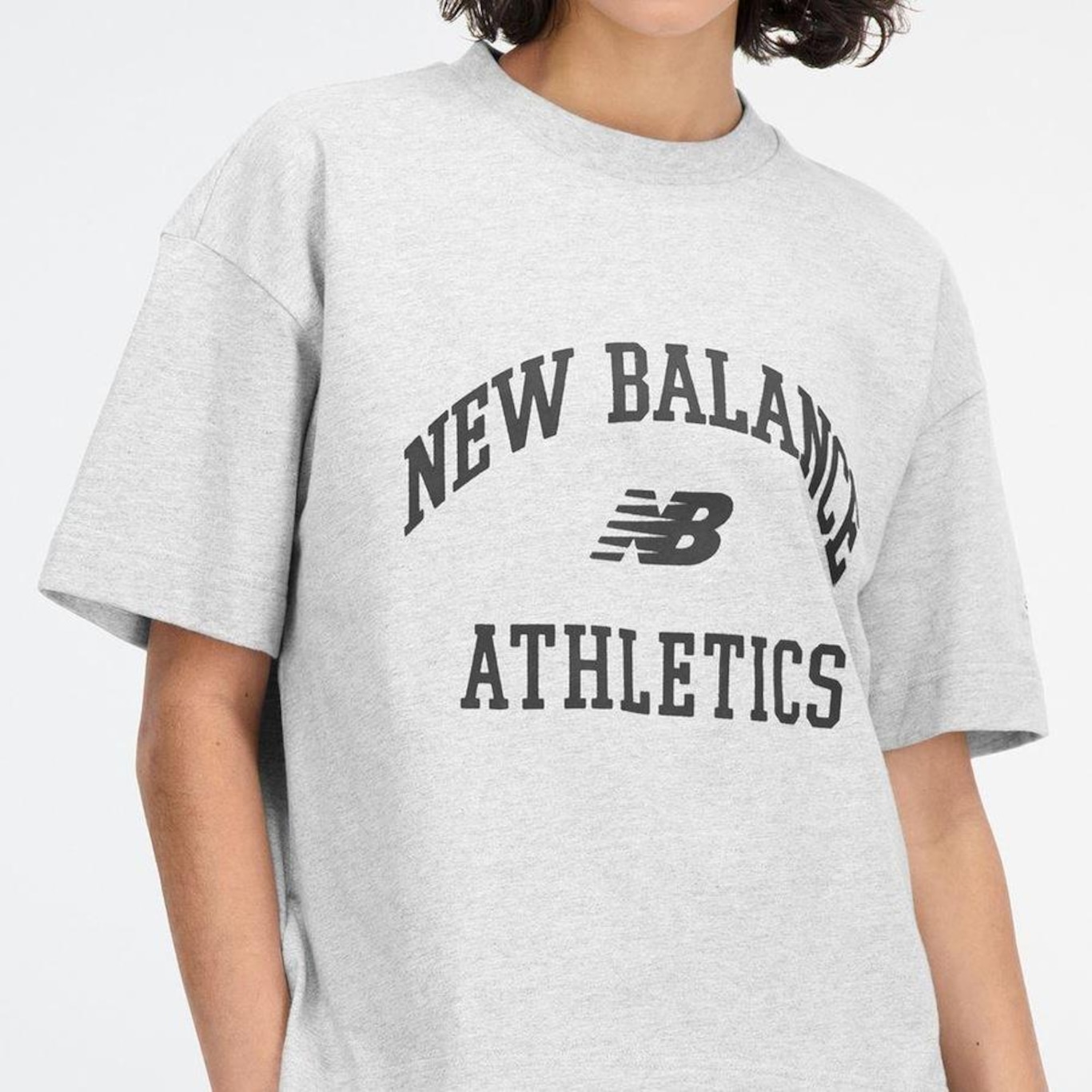 Camiseta New Balance Athletics Varsity - Feminina - Foto 4