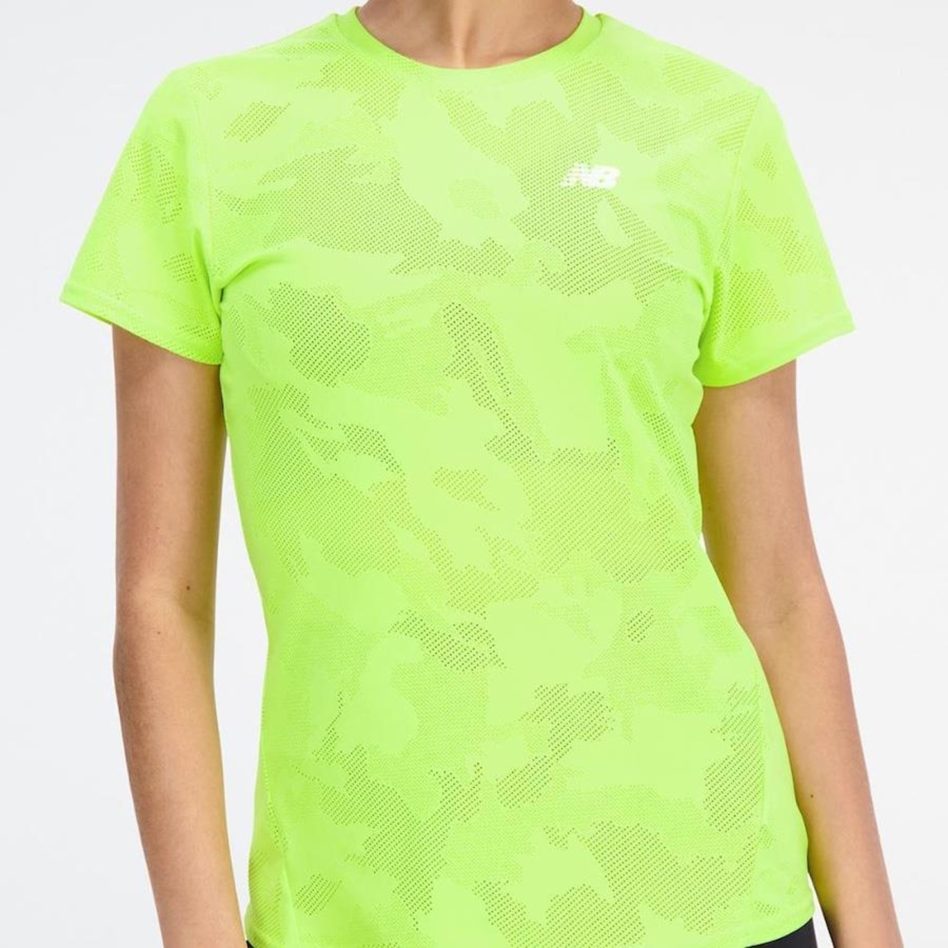 Camiseta New Balance Q Speed Jacquard - Feminina - Foto 4