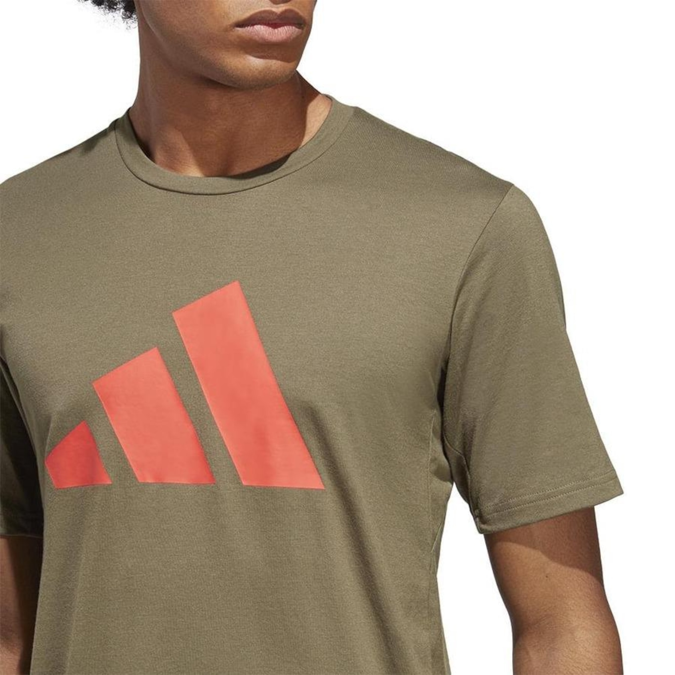 Camiseta adidas Essentials Logo - Masculina - Foto 4