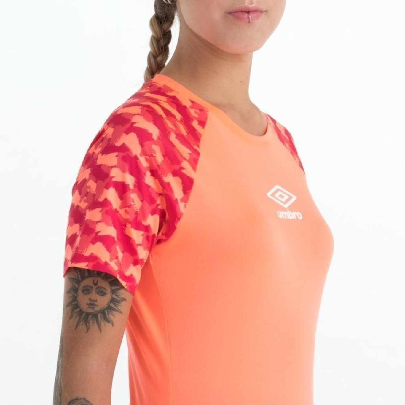 Camiseta Umbro Graphic Camuflage - Feminina - Foto 5