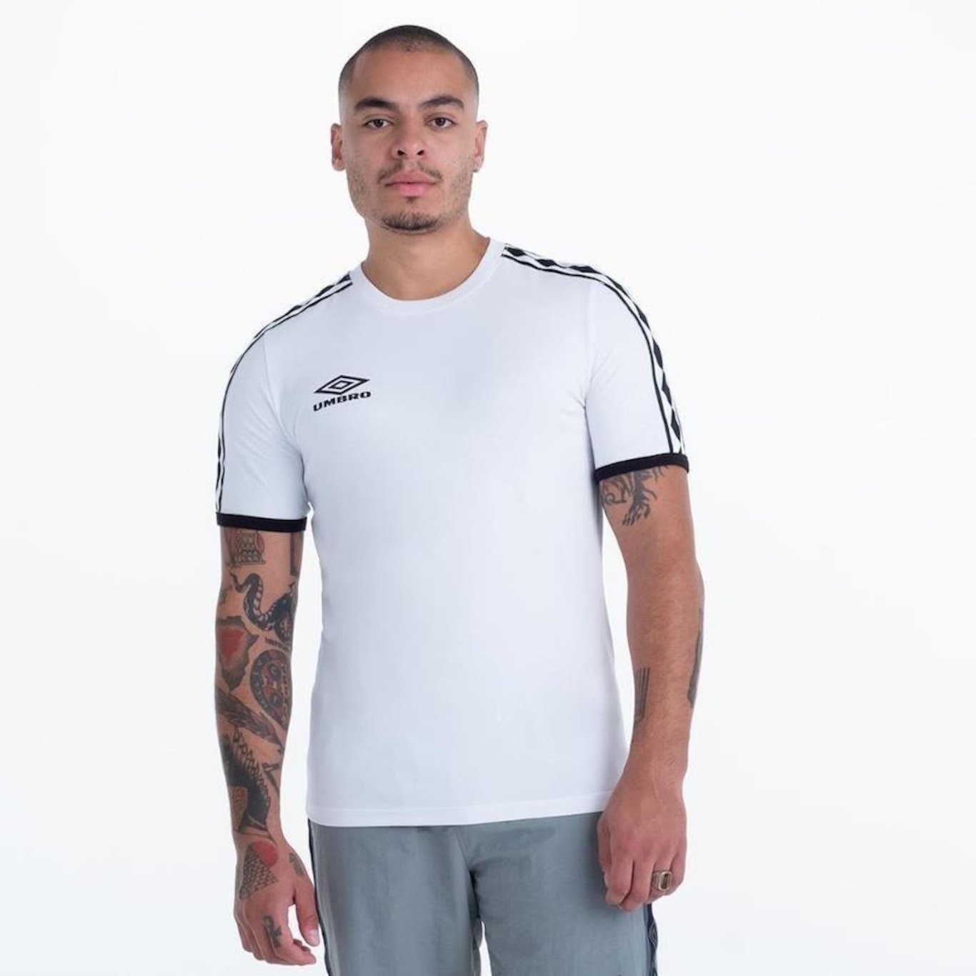 Camiseta Umbro Tape Legacy - Masculina - Foto 4