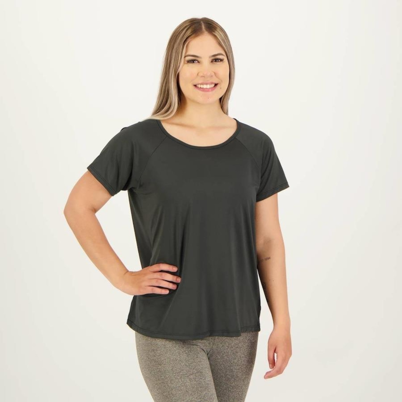 Camiseta Selene Dryfit Básica - Feminina - Foto 2