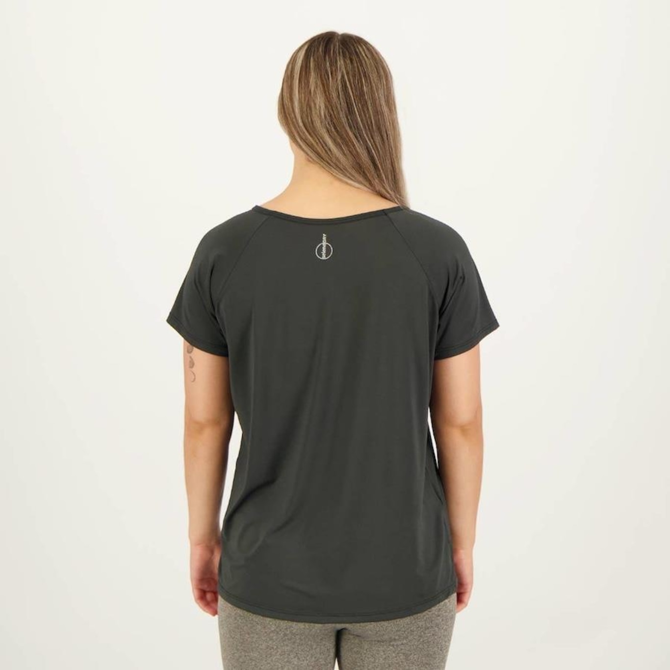 Camiseta Selene Dryfit Básica - Feminina - Foto 3