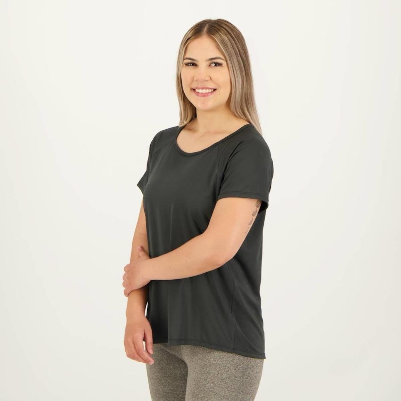 Camiseta Selene Dryfit Básica - Feminina - Foto 5