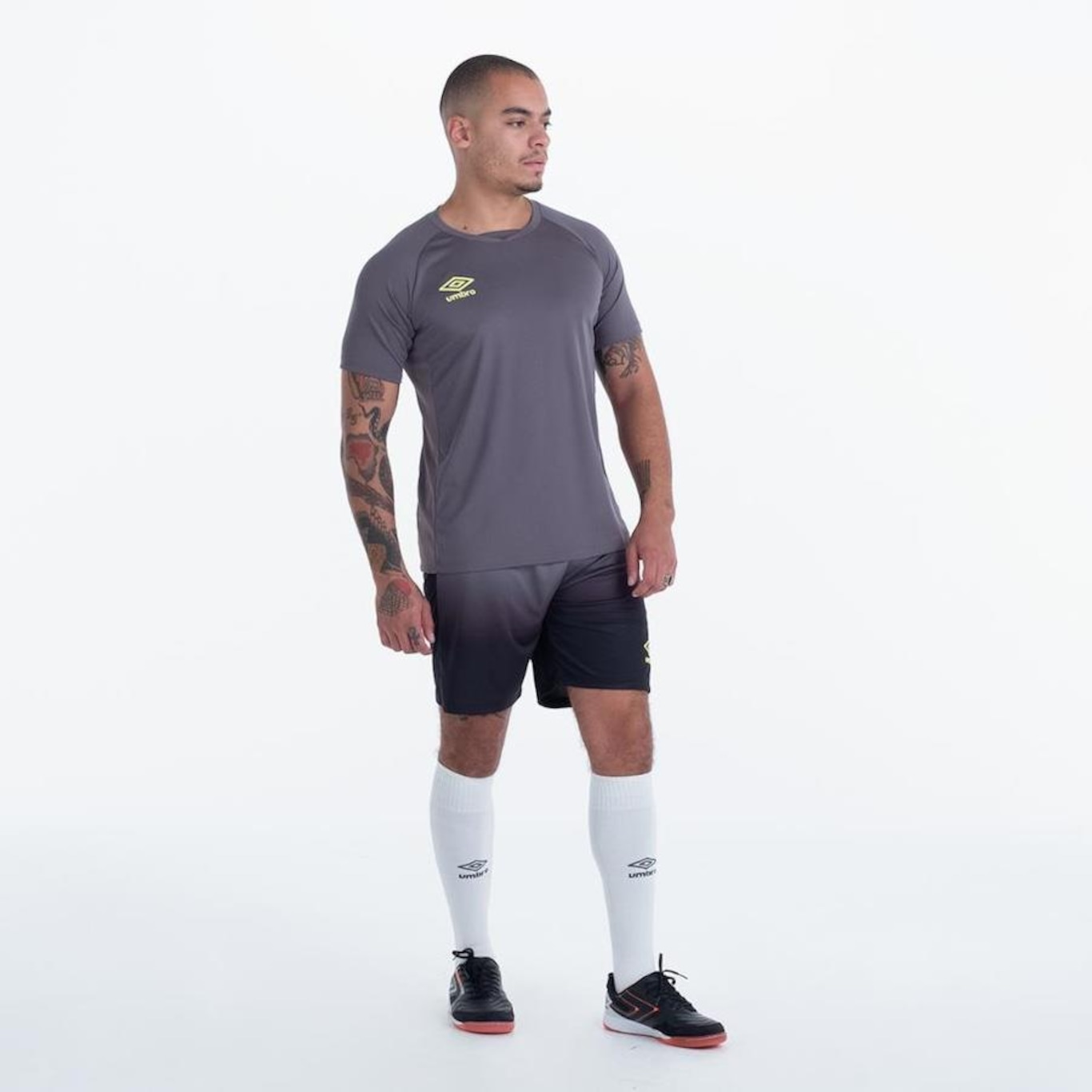 Camiseta Umbro Line - Masculina - Foto 2