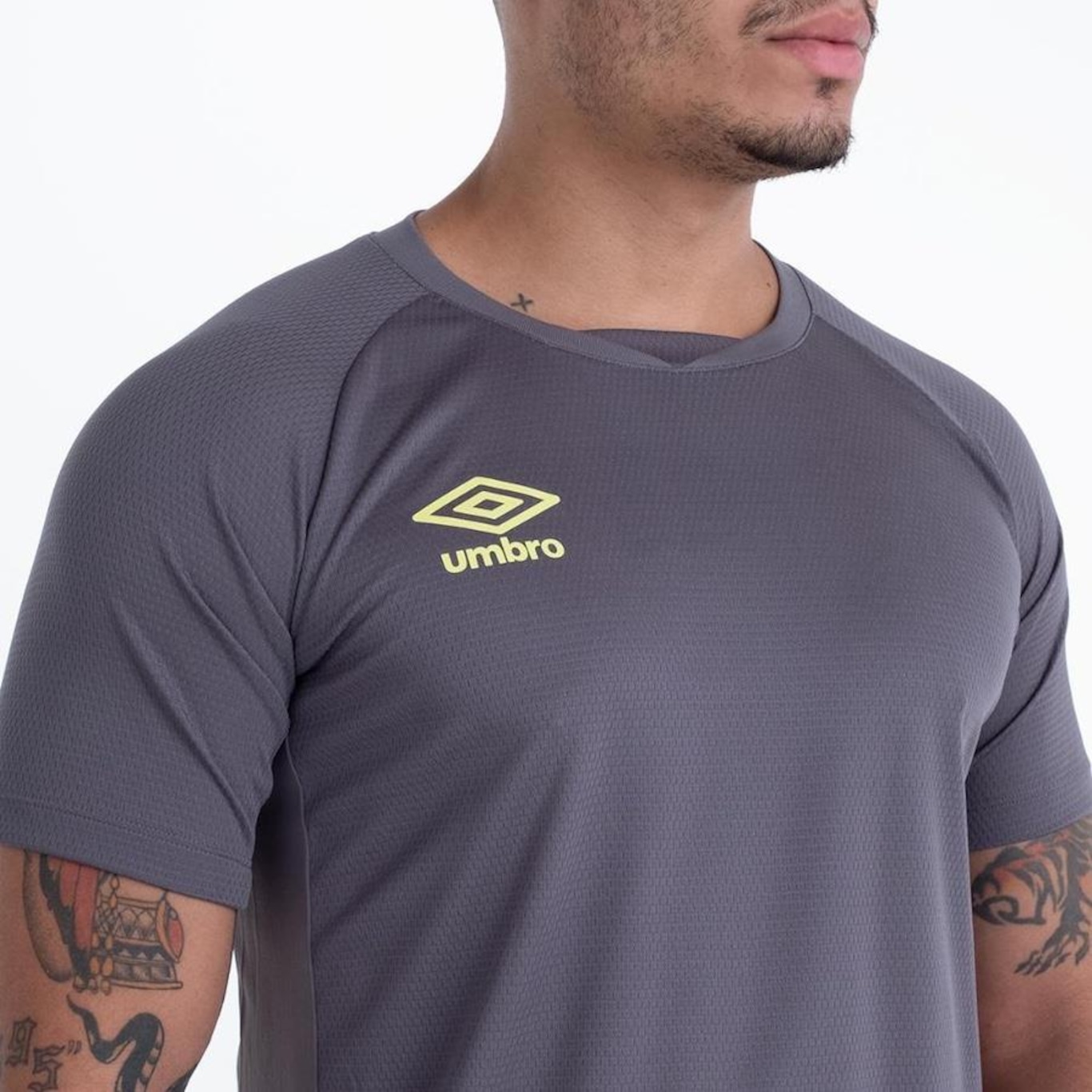 Camiseta Umbro Line - Masculina - Foto 4