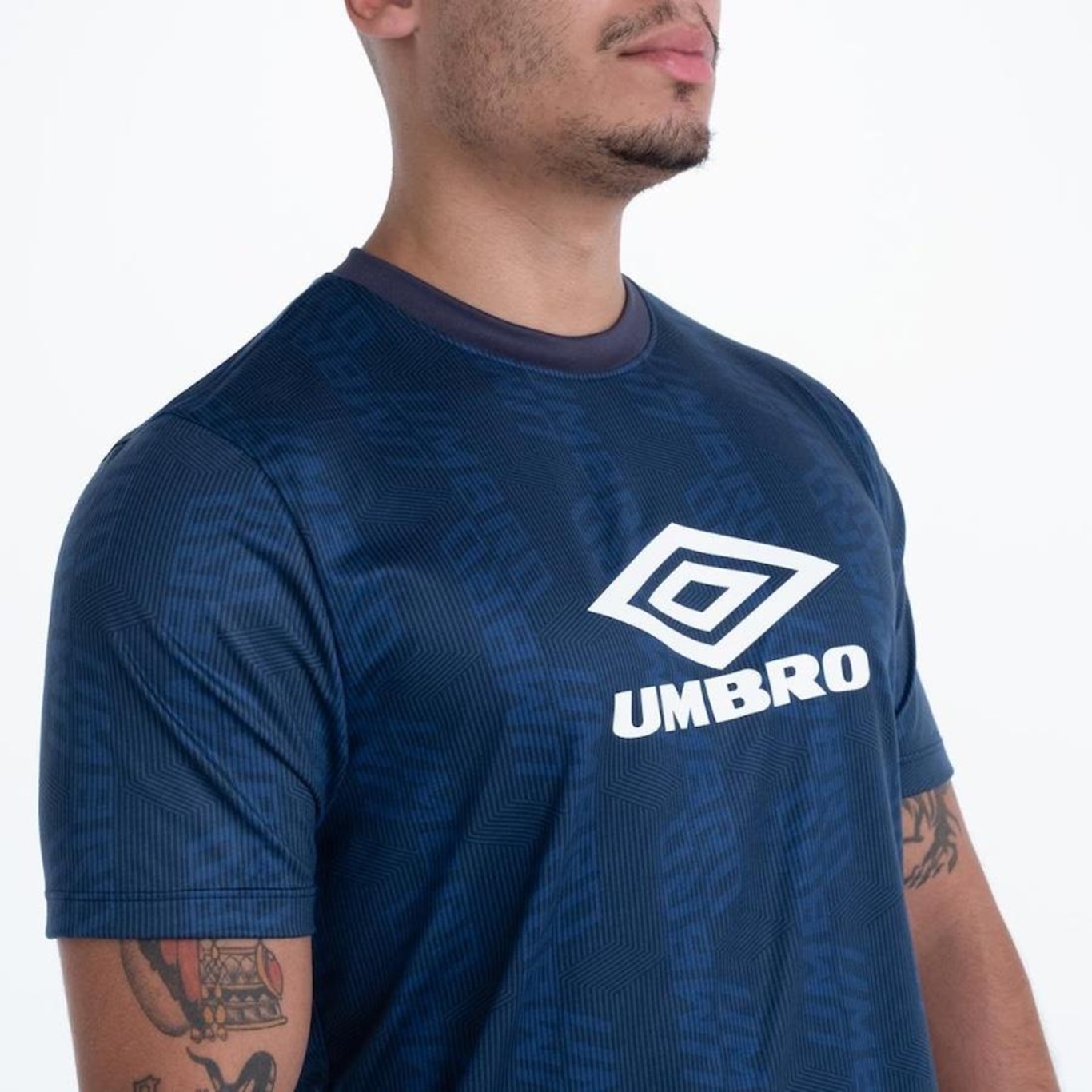 Camiseta Umbro Football Personality - Masculina - Foto 4