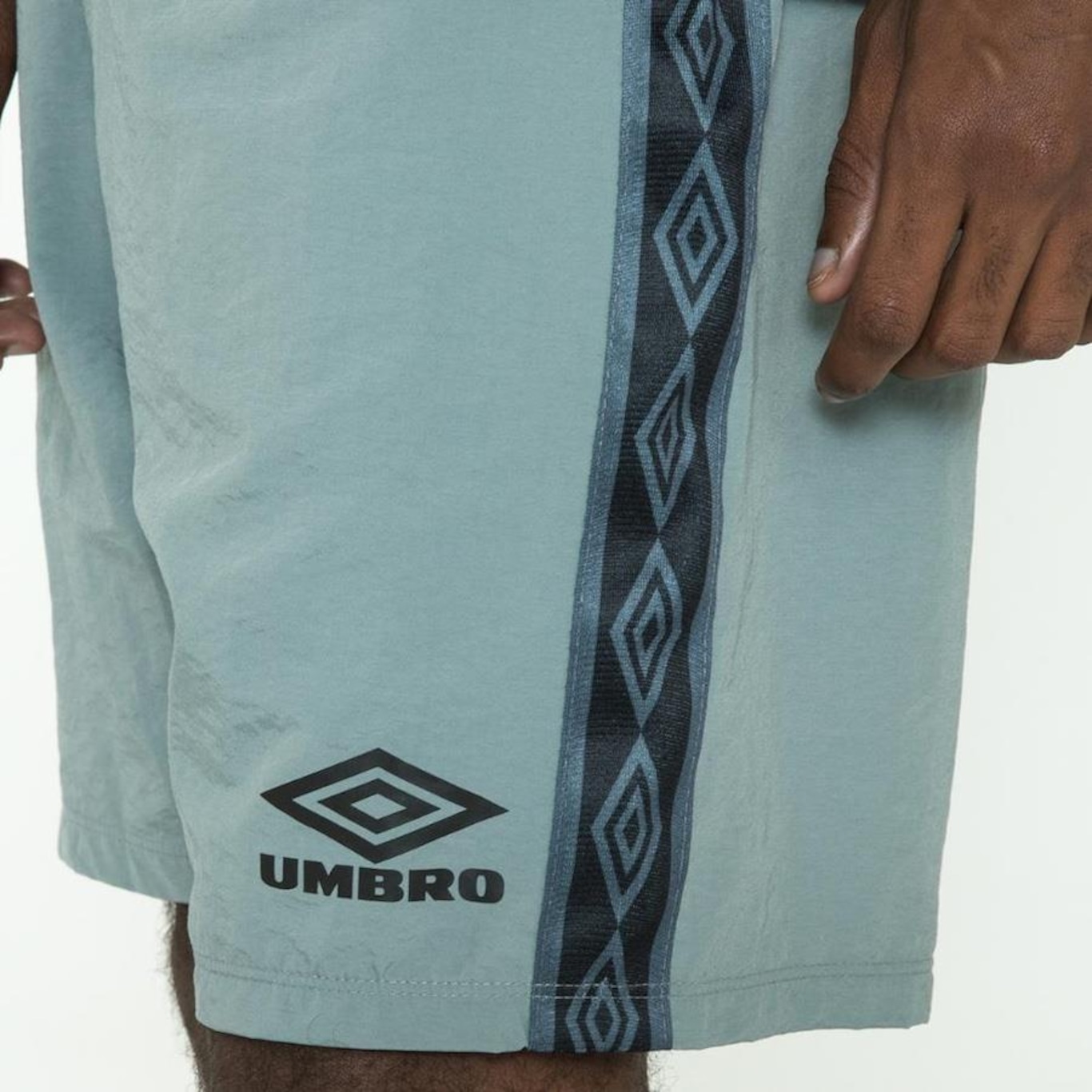 Bermuda Umbro Traditional Club - Masculina - Foto 4