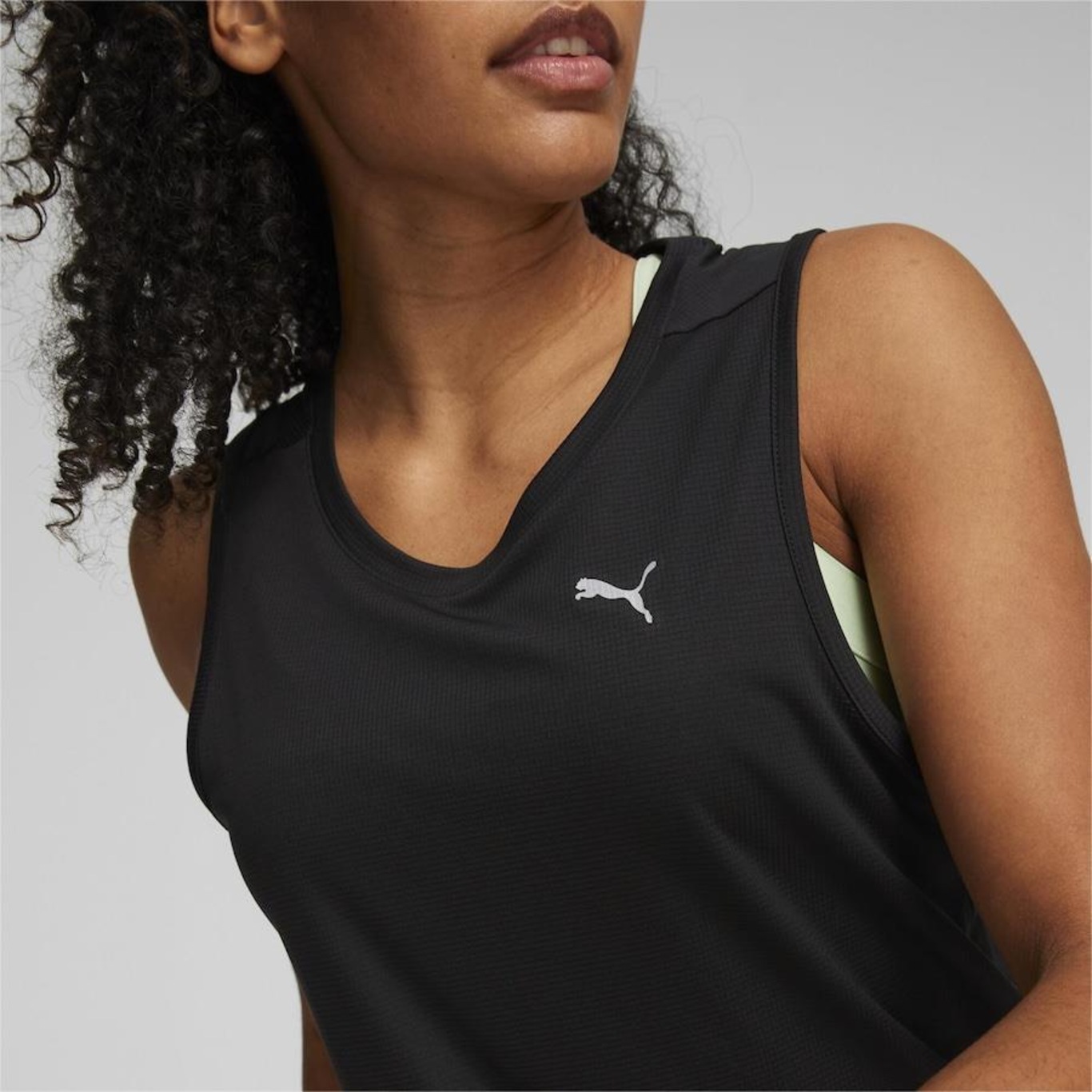 Camiseta Regata Puma Run Favourite - Feminina - Foto 6