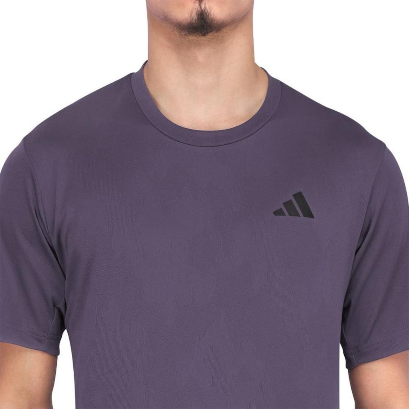 Camiseta adidas Train Essentials Seasonal Camo - Masculina - Foto 2