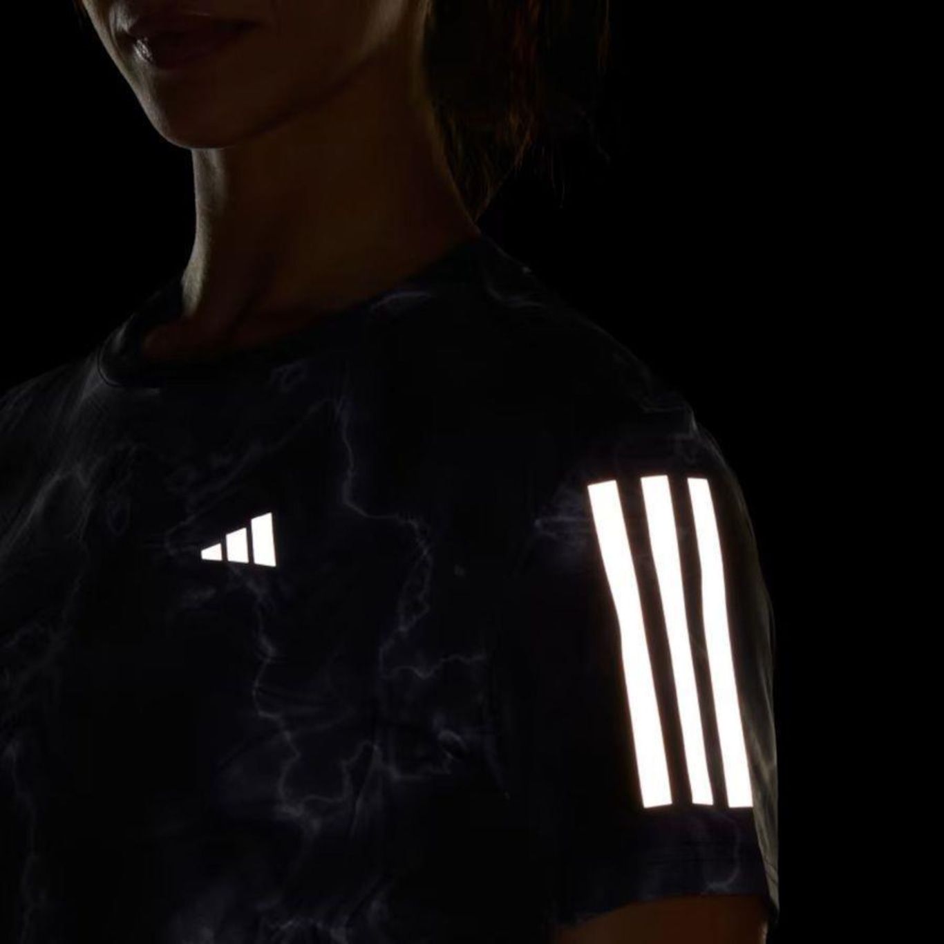 Camiseta adidas Own The Run Allover Print - Feminina - Foto 4