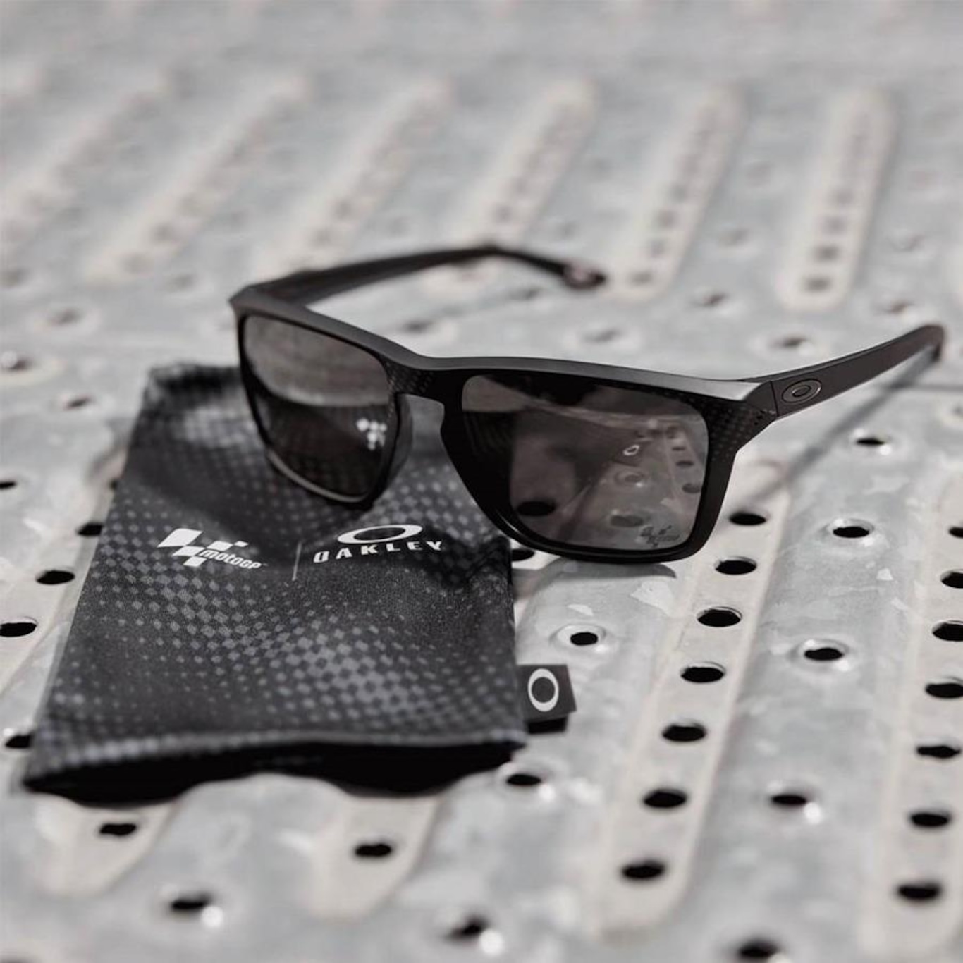 Óculos de Sol Unissex Oakley Sylas Moto Gp Collection Matte Black Prizm Black - Foto 5