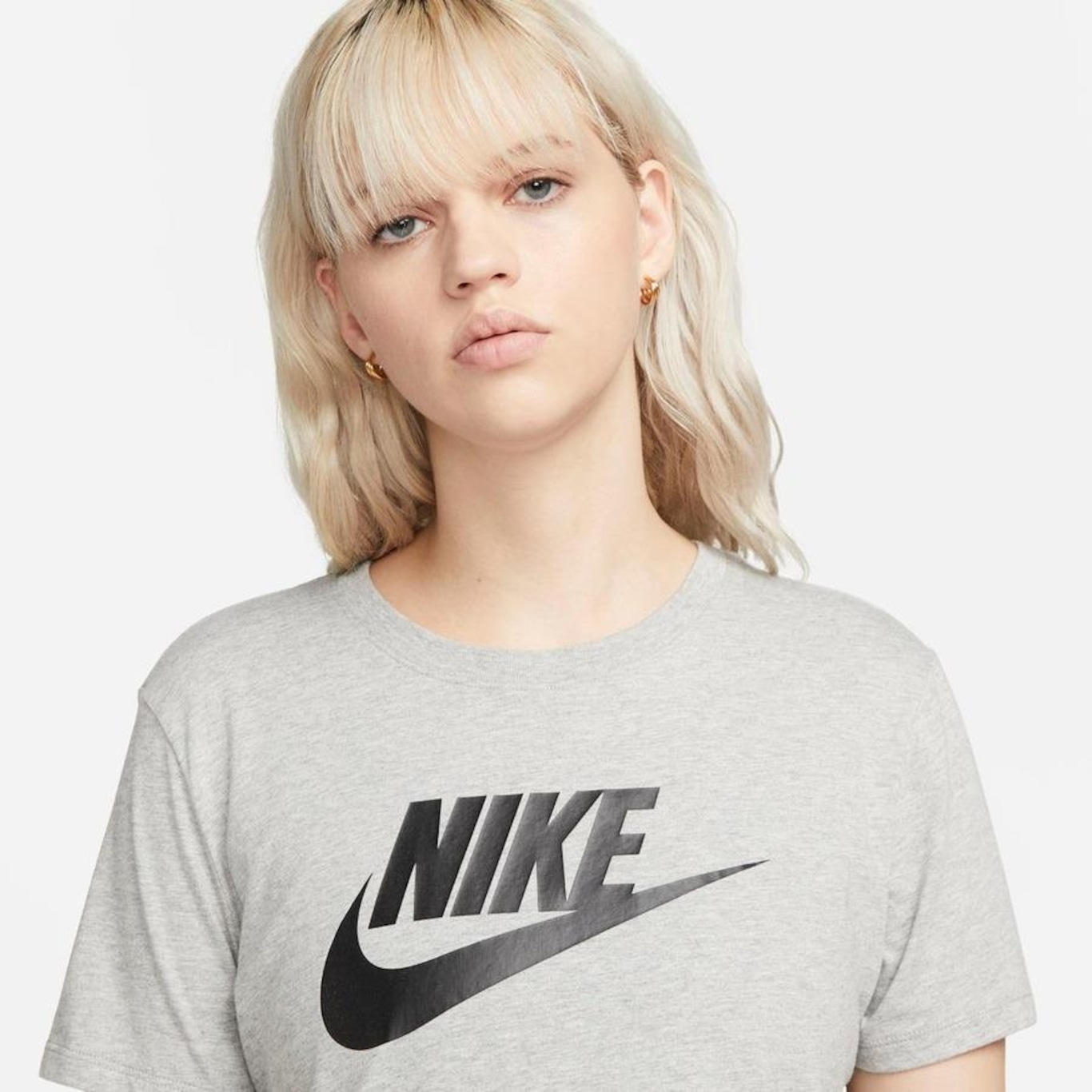 Camiseta Nike Sportswear Essentials Feminina - Foto 2