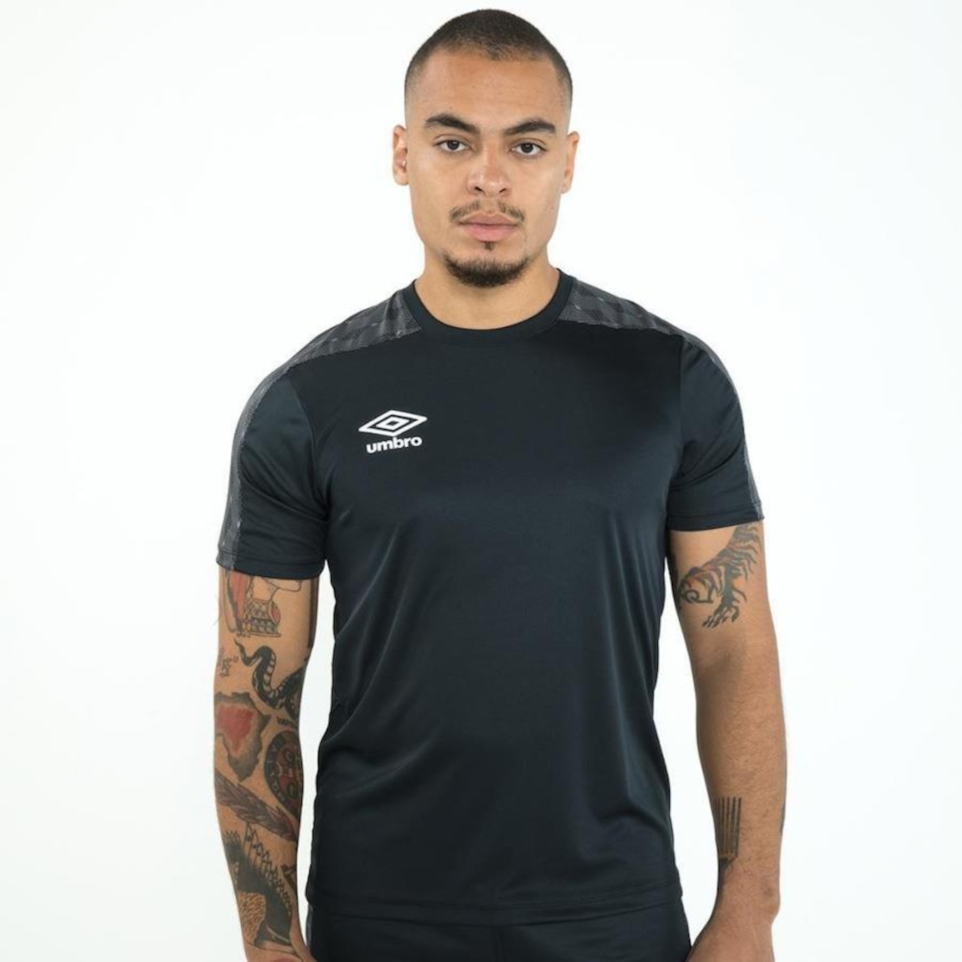 Camiseta Umbro Classic Bold - Masculina - Foto 1