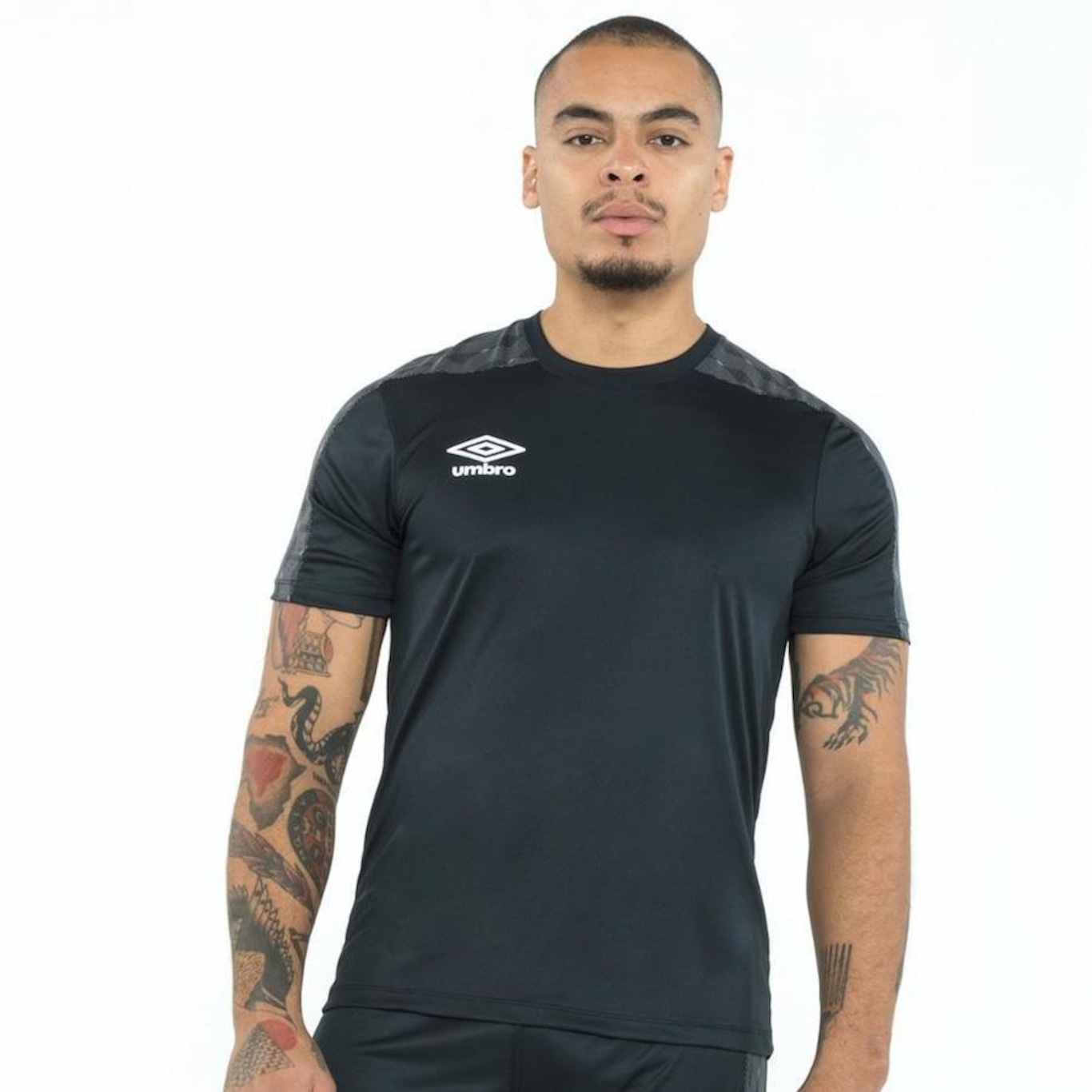 Camiseta Umbro Classic Bold - Masculina - Foto 3