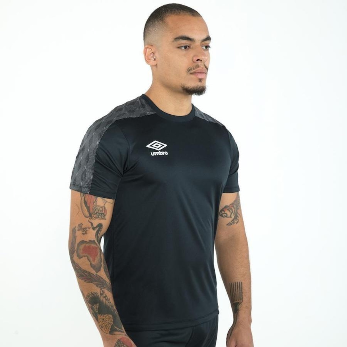 Camiseta Umbro Classic Bold - Masculina - Foto 5