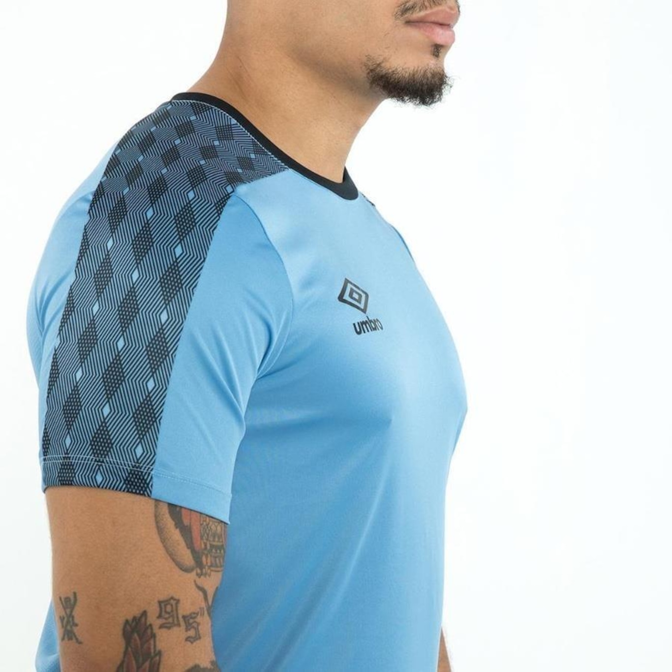 Camiseta Umbro Classic Bold - Masculina - Foto 1