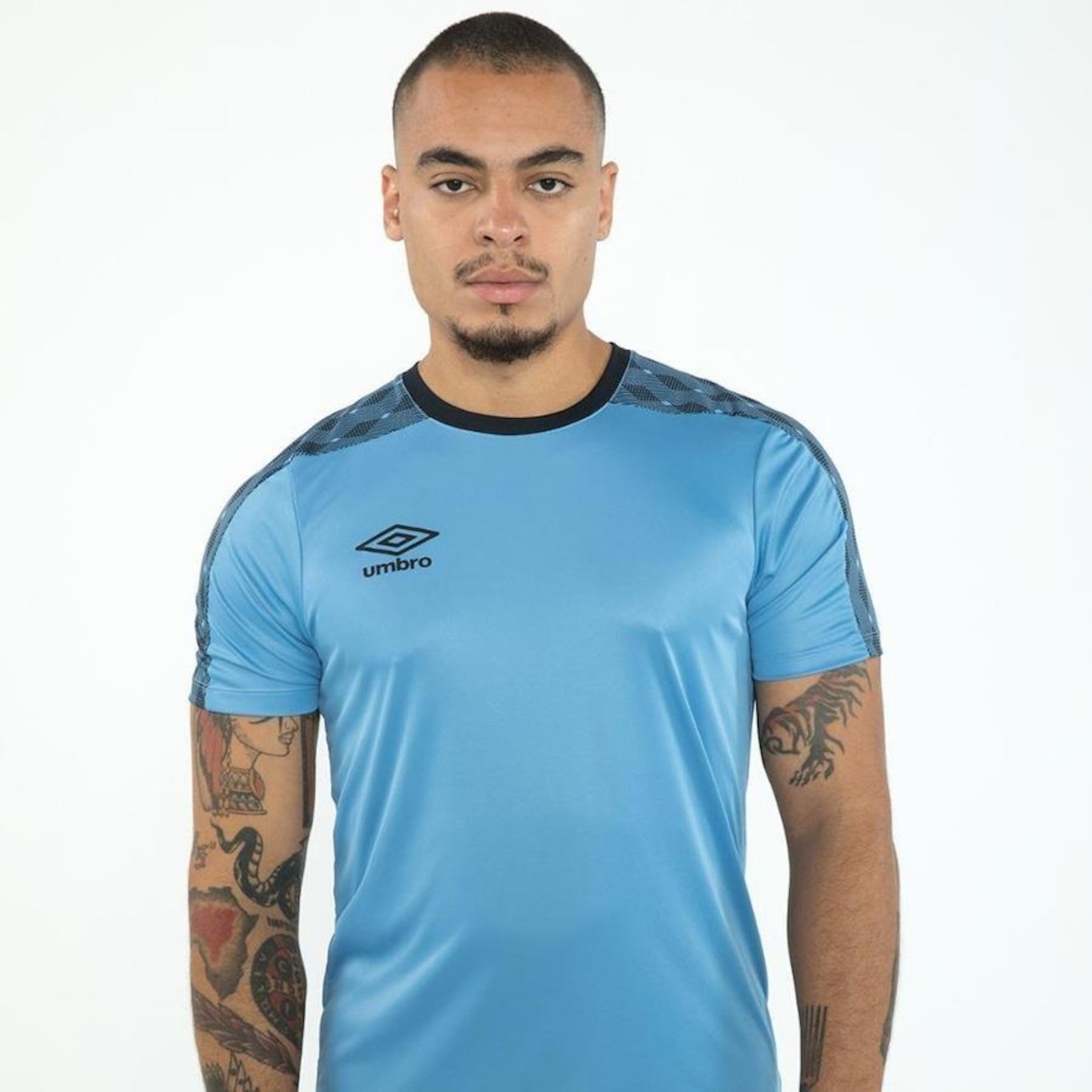 Camiseta Umbro Classic Bold - Masculina - Foto 3