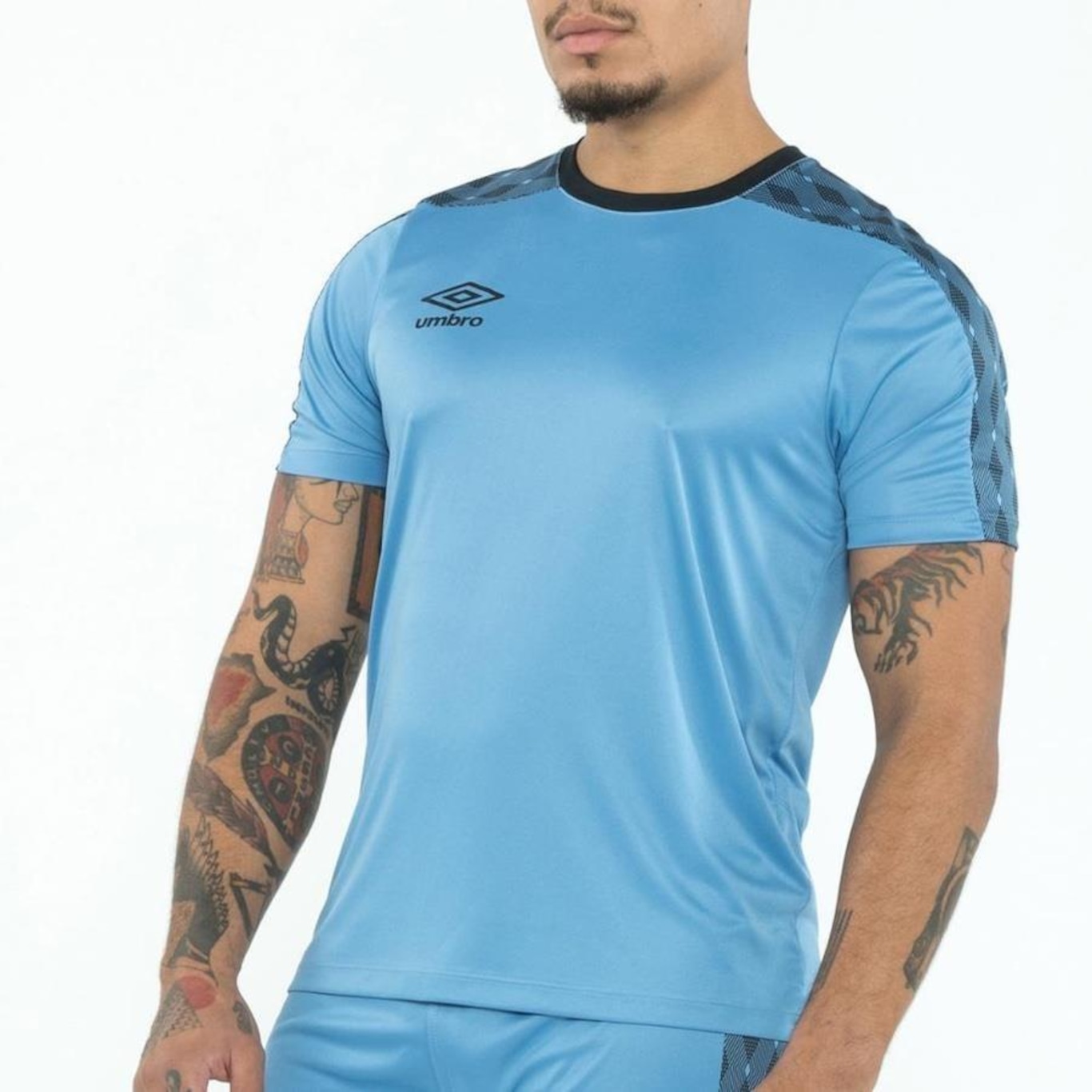 Camiseta Umbro Classic Bold - Masculina - Foto 5