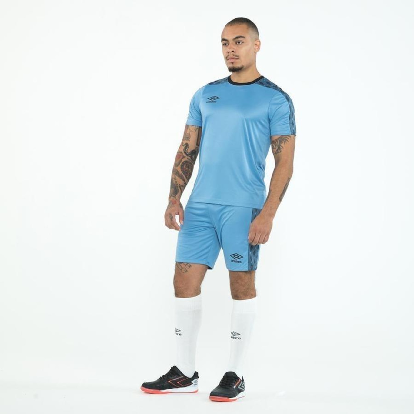 Camiseta Umbro Classic Bold - Masculina - Foto 6