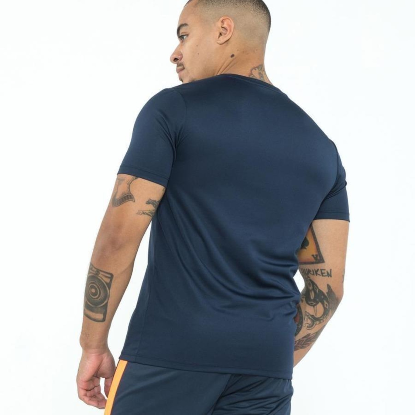 Camiseta Umbro Essential - Masculina - Foto 1