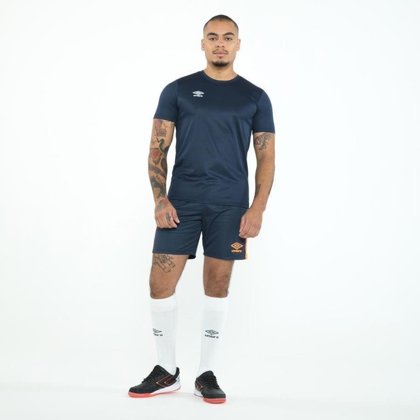 Camiseta Umbro Essential - Masculina - Foto 3