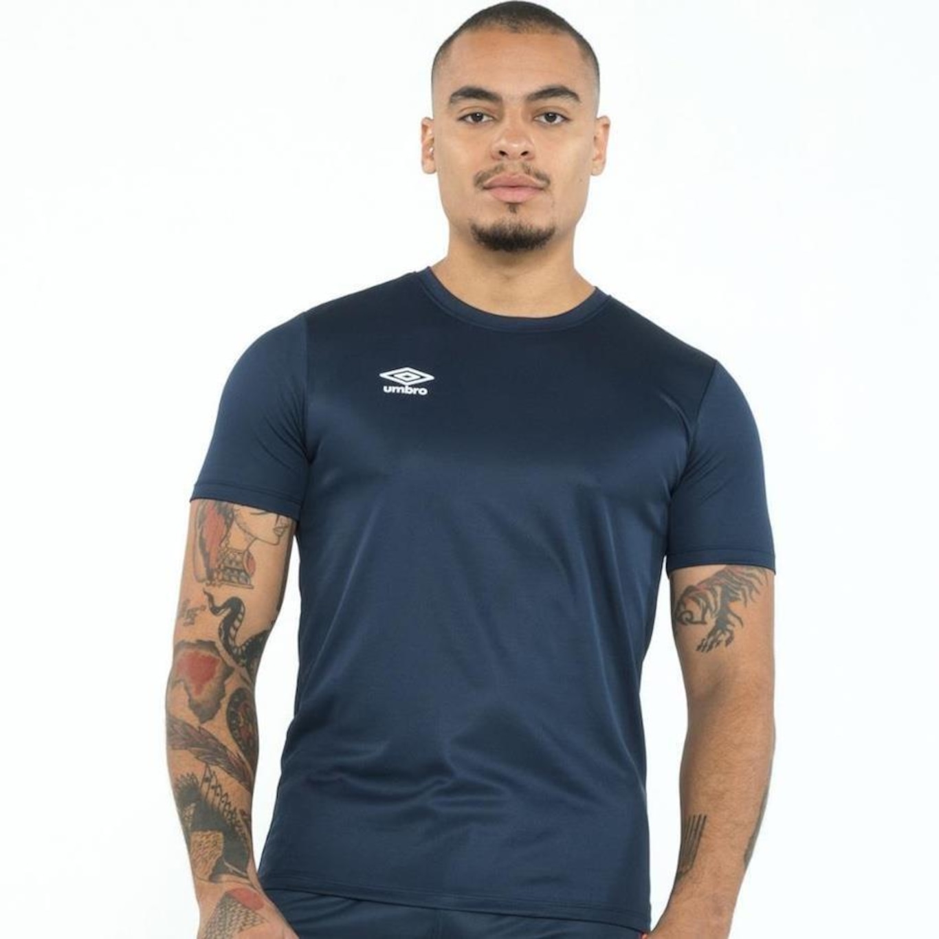 Camiseta Umbro Essential - Masculina - Foto 5