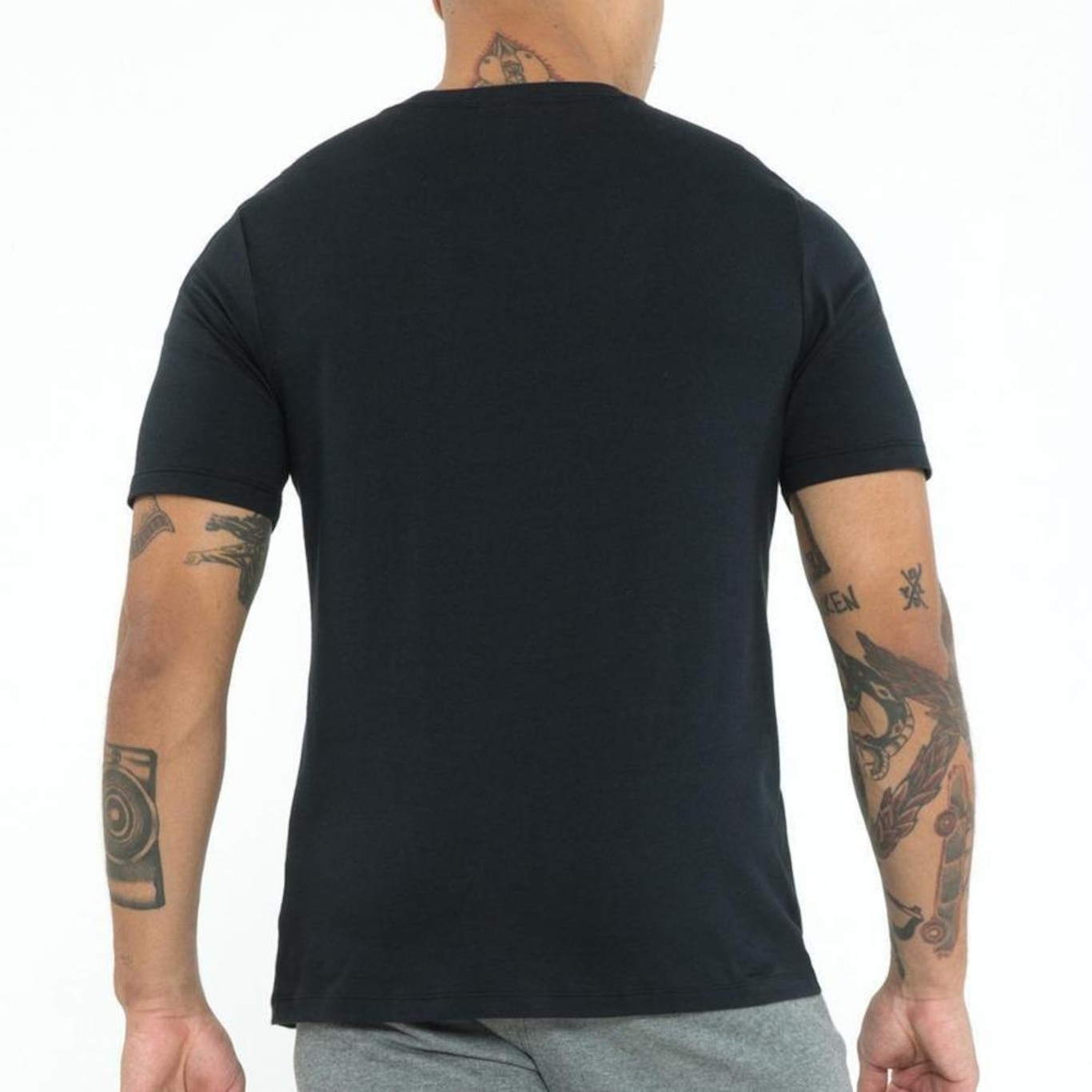 Camiseta Umbro Essential - Masculina - Foto 6