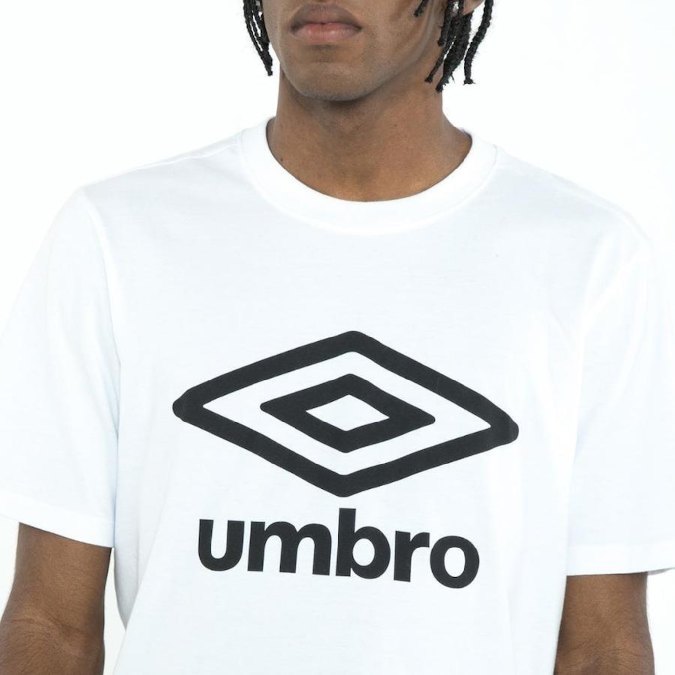 Camiseta Umbro Essential Logo - Masculina - Foto 1