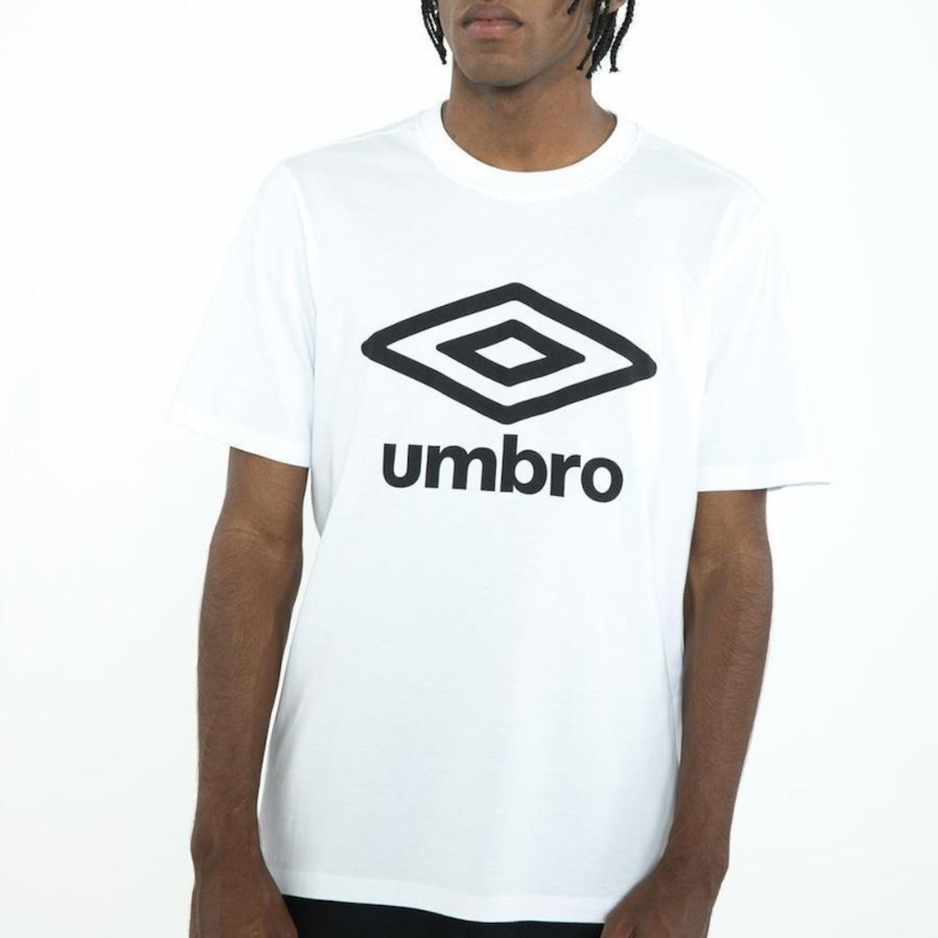 Camiseta Umbro Essential Logo - Masculina - Foto 5