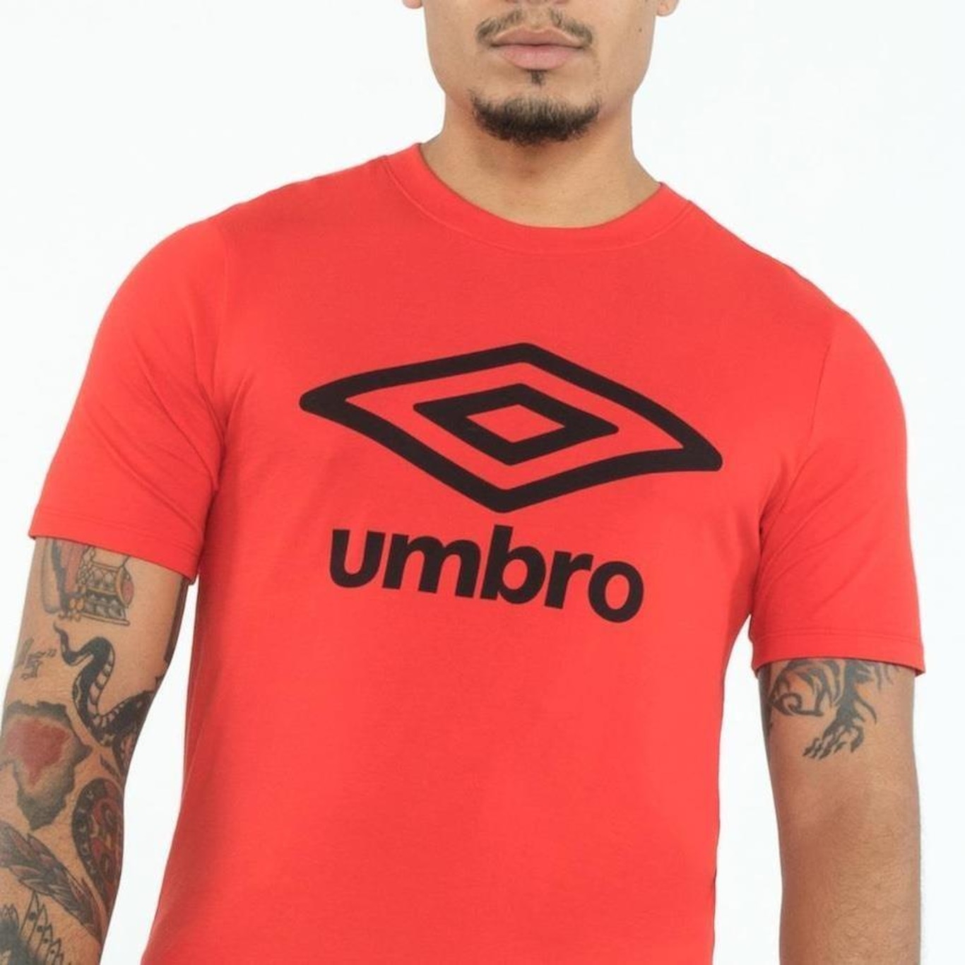 Camiseta Umbro Essential Logo - Masculina - Foto 3