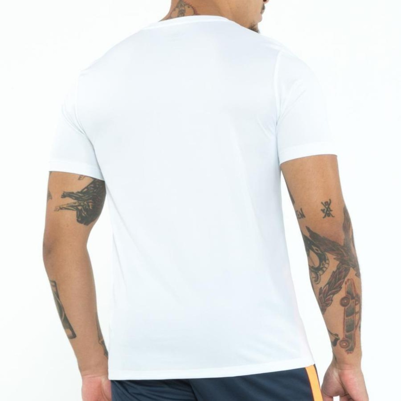 Camiseta Umbro Essential - Masculina - Foto 3