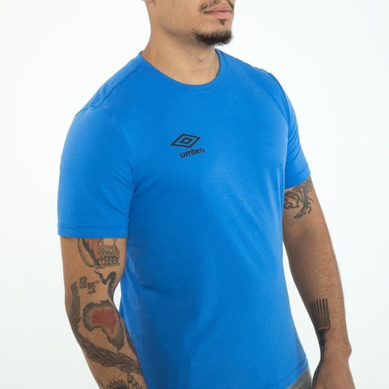 Camiseta Umbro Essential - Masculina - Foto 5