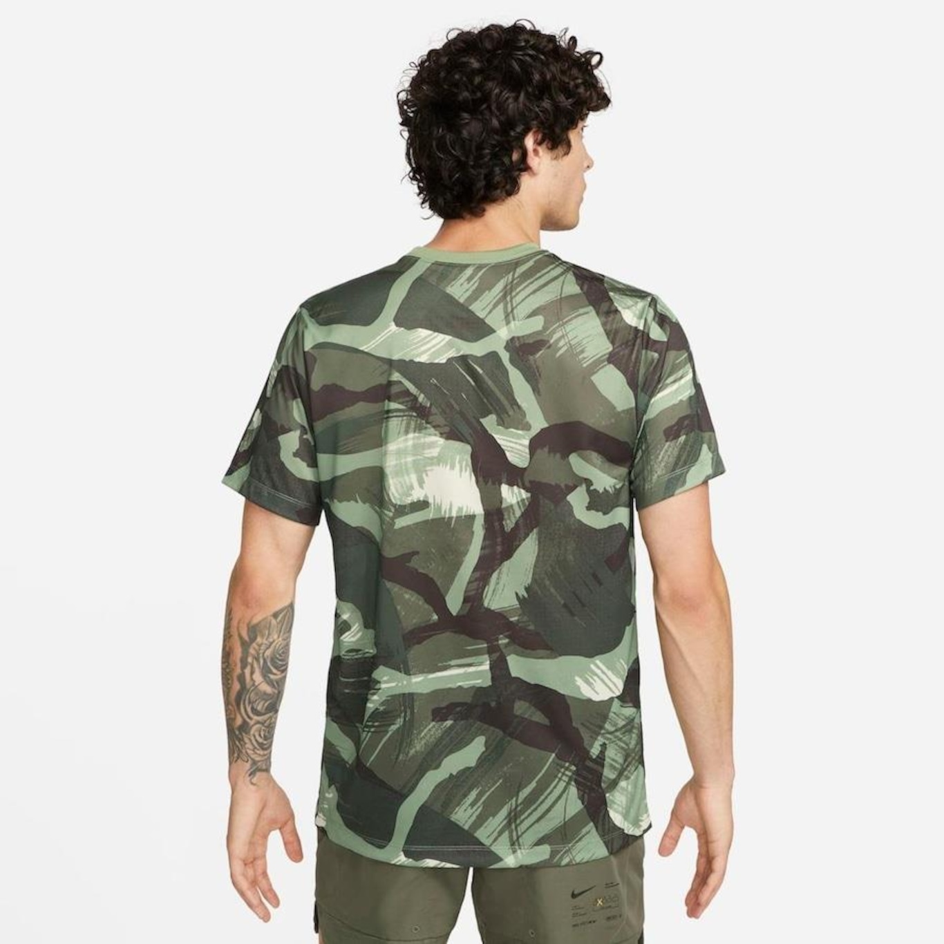 Camiseta Nike Camo Dri-Fit Legend - Masculina - Foto 2