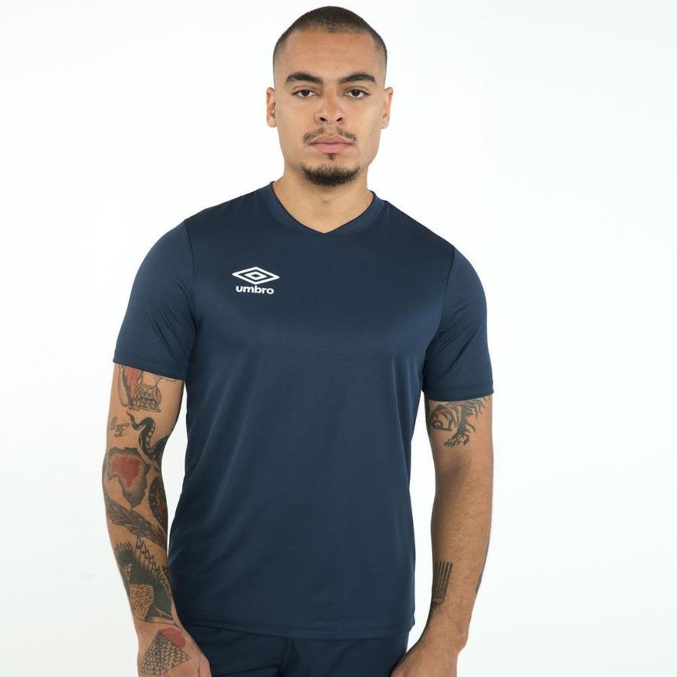 Camiseta Umbro Striker Premium - Masculina - Foto 1